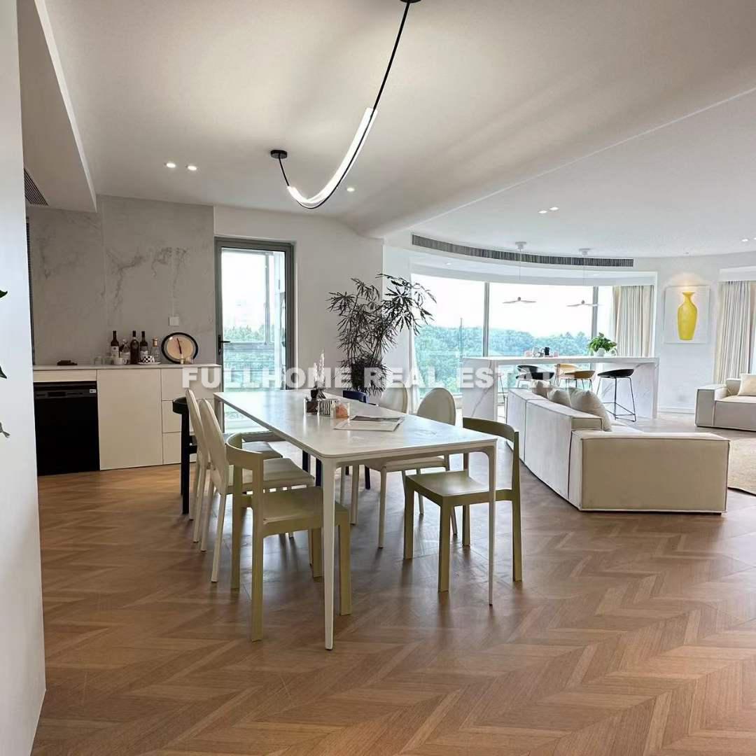 Similar property: Siji Quan jing Tai Garden, 3 bedrooms, 220 sqm in Shanghai