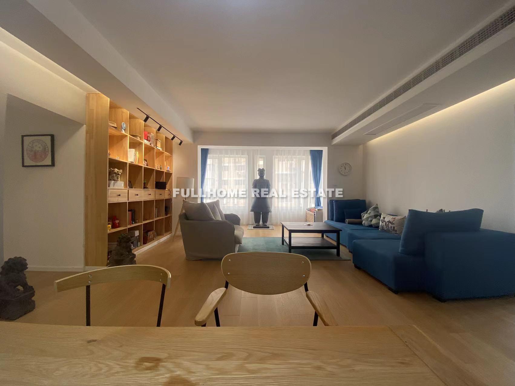 Same compound: Yi Ping Ming Ren, 3 bedrooms in Shanghai
