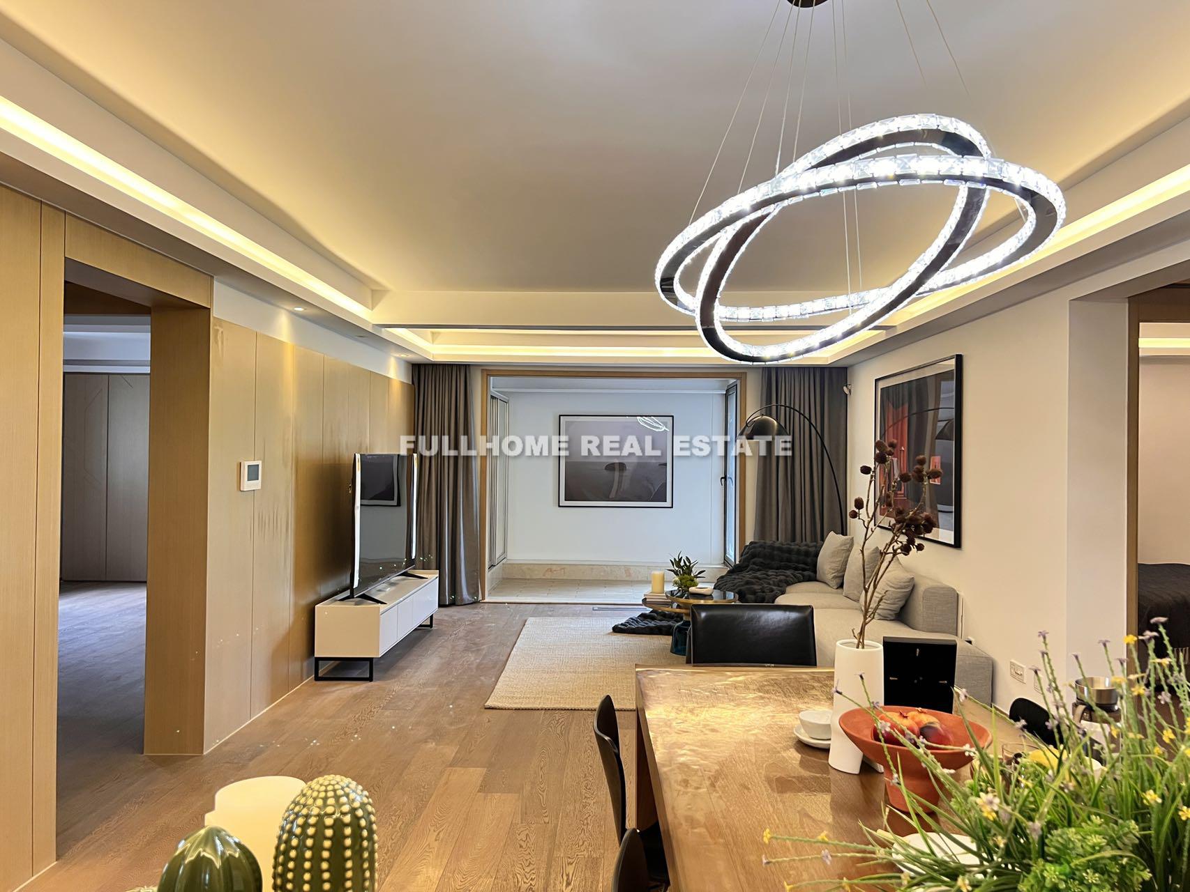 Same compound: Lanson HongQiao Green Country, 4 bedrooms in Shanghai