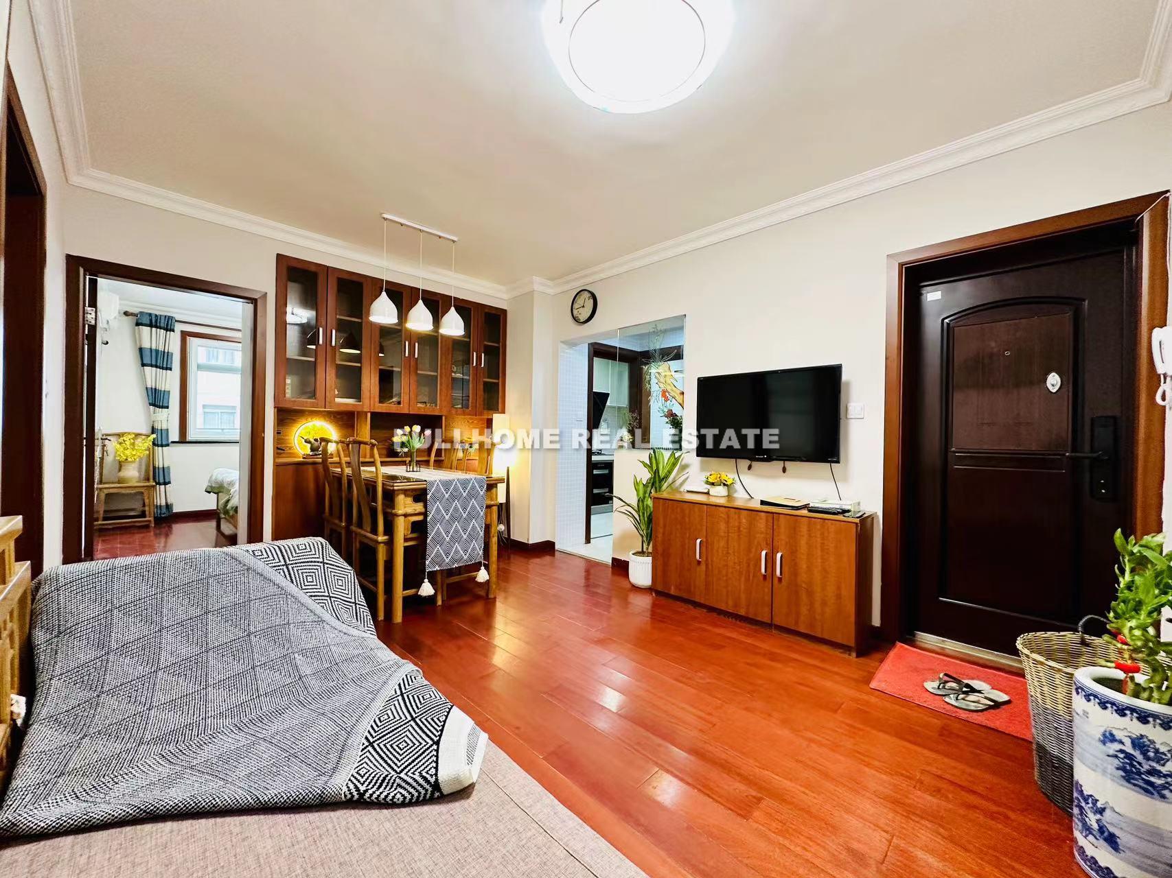 Linjiang Building - 2 bedroom apartment in Shanghai, Downtown, Downtown
