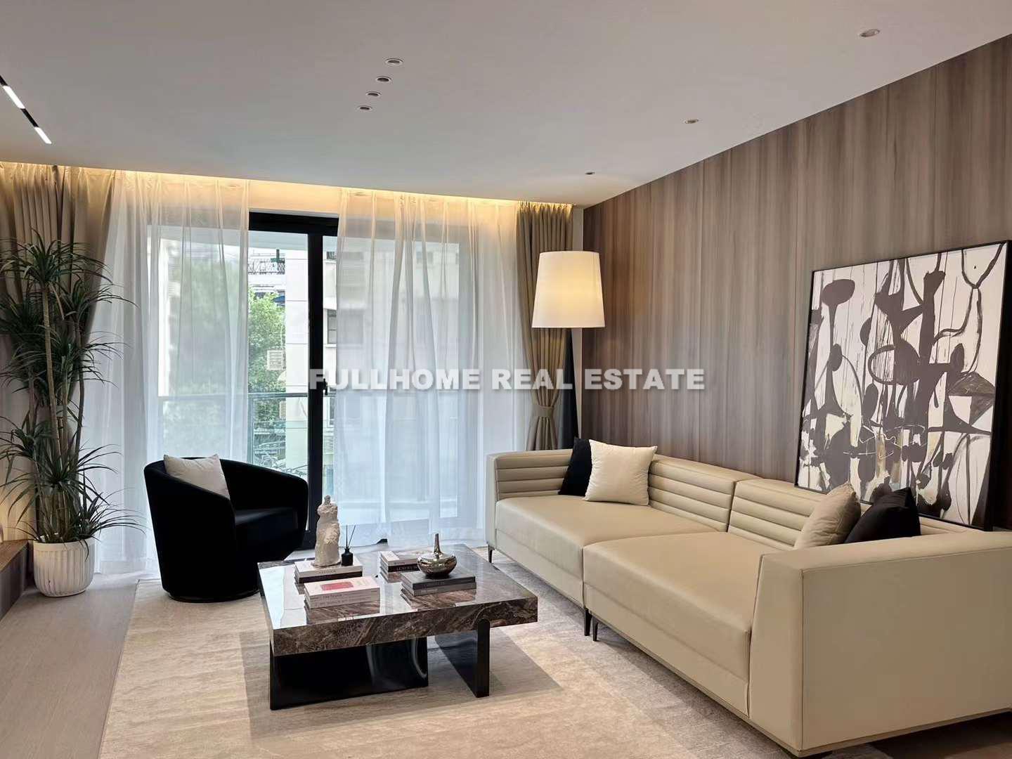 Same compound: No.1-1600 Wanhangdu Road Old House, 3 bedrooms in Shanghai
