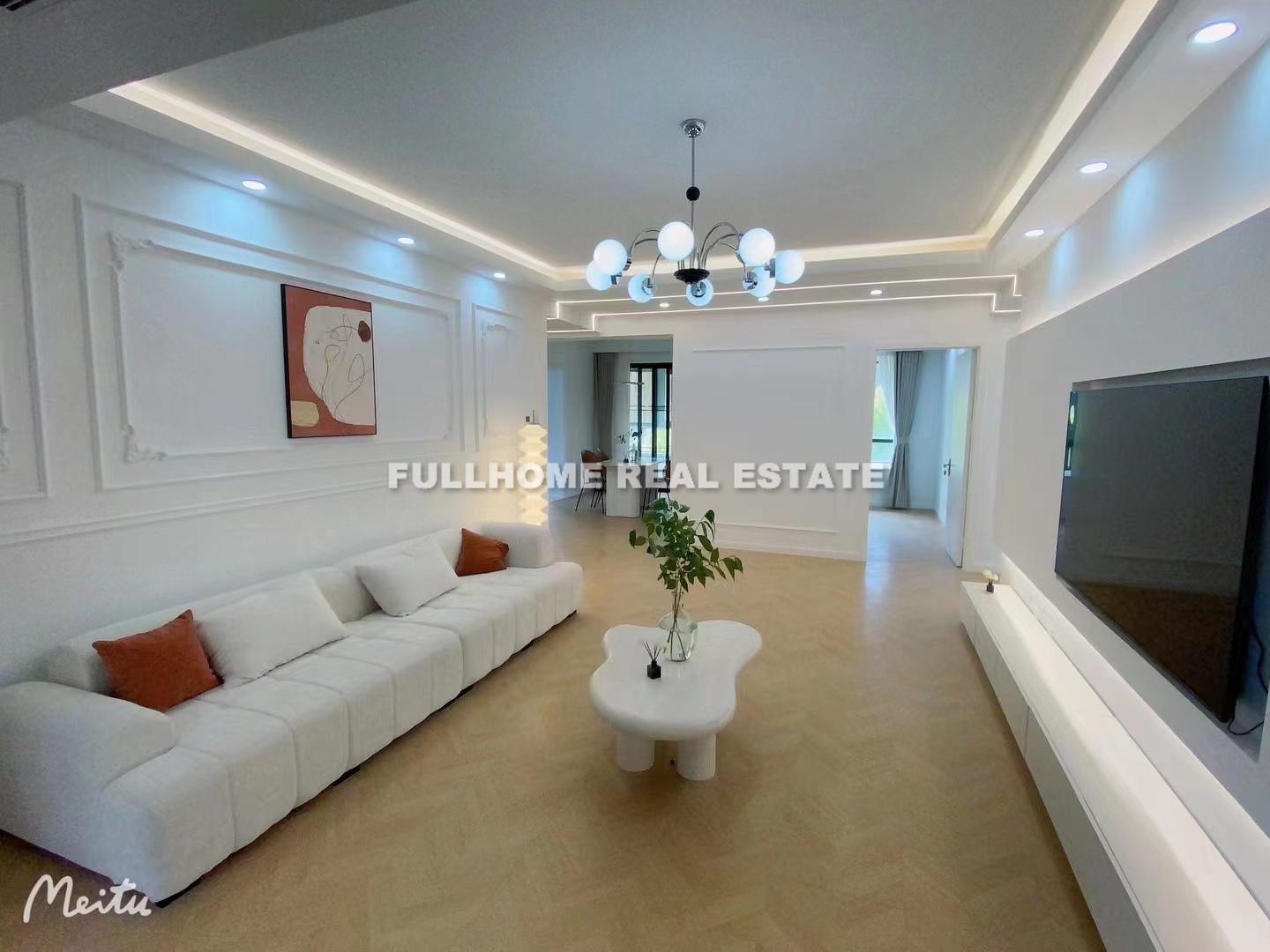 Same compound: Mengteli Mingducheng, 3 bedrooms in Shanghai