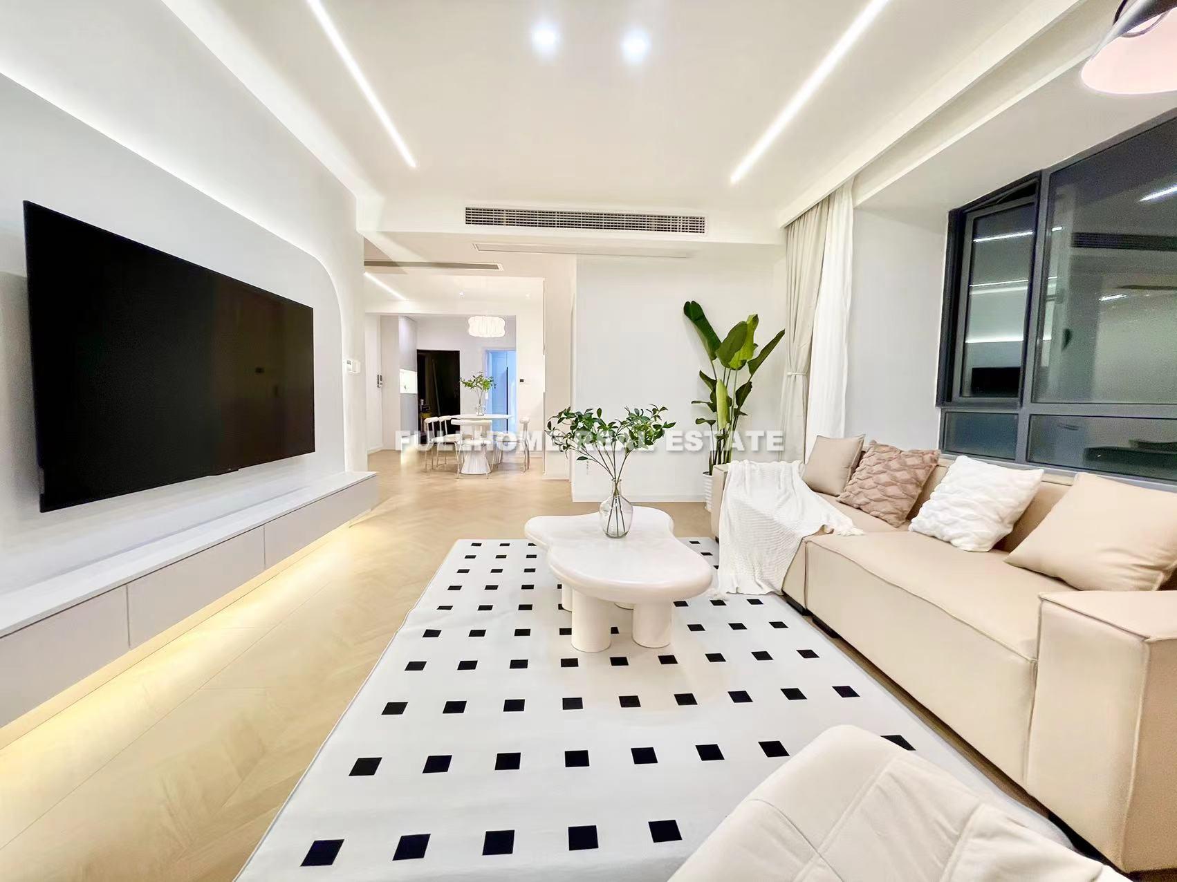 Same compound: SVA World Expo Garden, 3 bedrooms in Shanghai