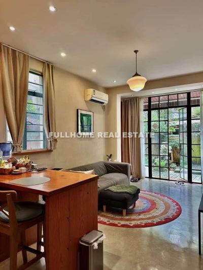 Same compound: Lane1-500 Taiyuan Road Old House, 1 bedrooms in Shanghai