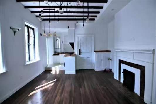 Same compound: Lane 1-1000 West Huaihai Road House, 1 bedrooms in Shanghai
