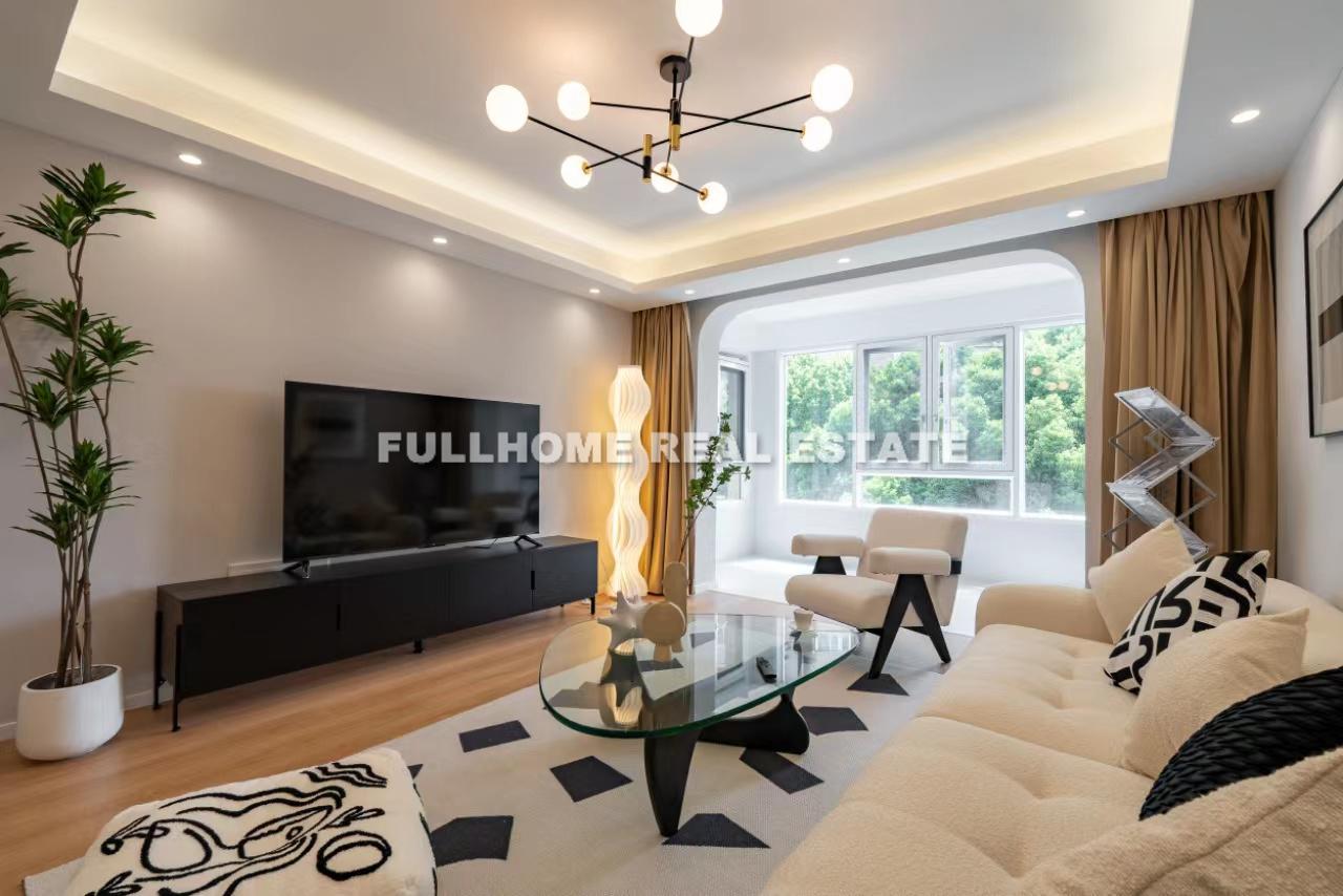 Same compound: Hongqiao Zhongyuan, 3 bedrooms in Shanghai