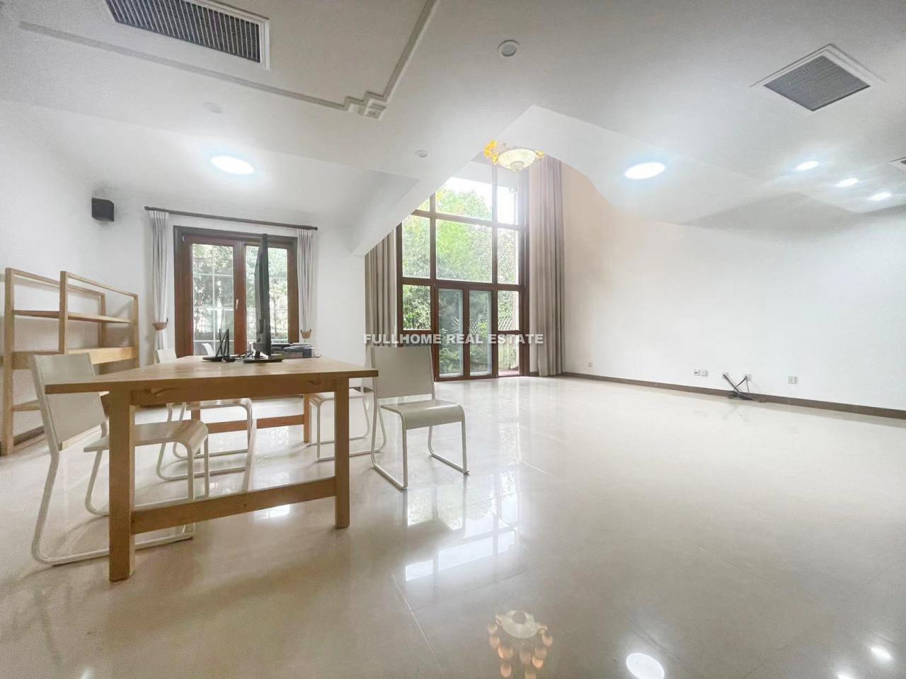 Similar property: Lane Bridge Villa, 4 bedrooms, 370 sqm in Beijing