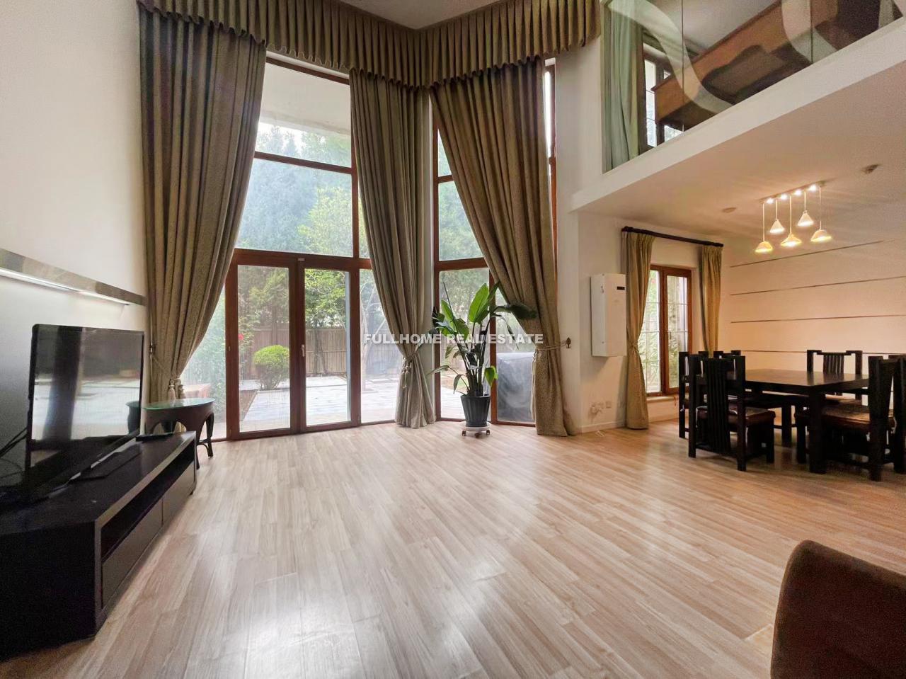 Same compound: Lane Bridge Villa, 5 bedrooms in Beijing