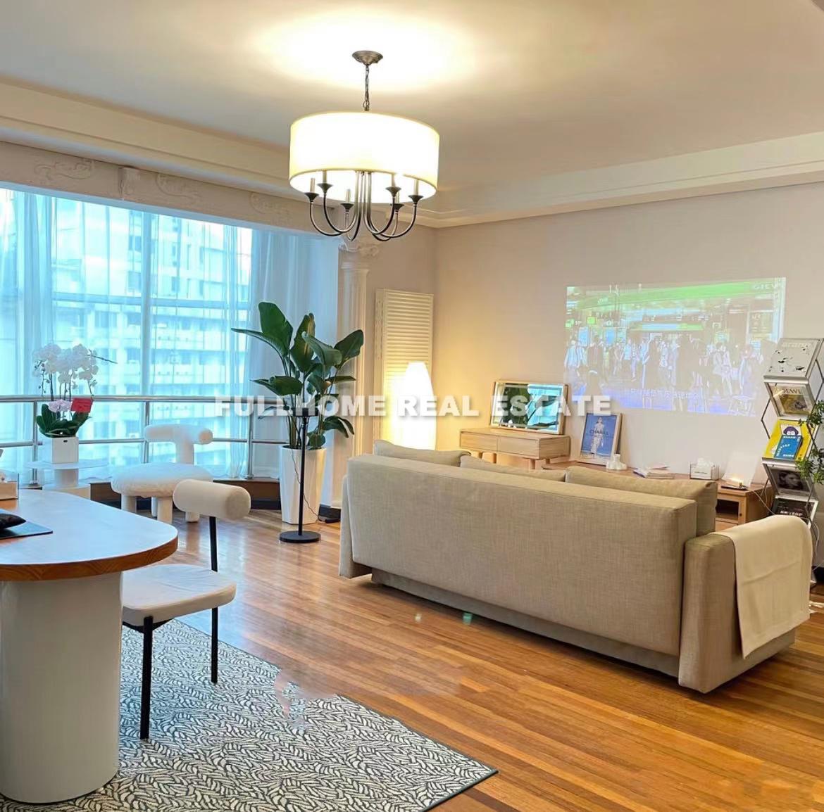 Same compound: Royal Garden, 3 bedrooms in Shanghai