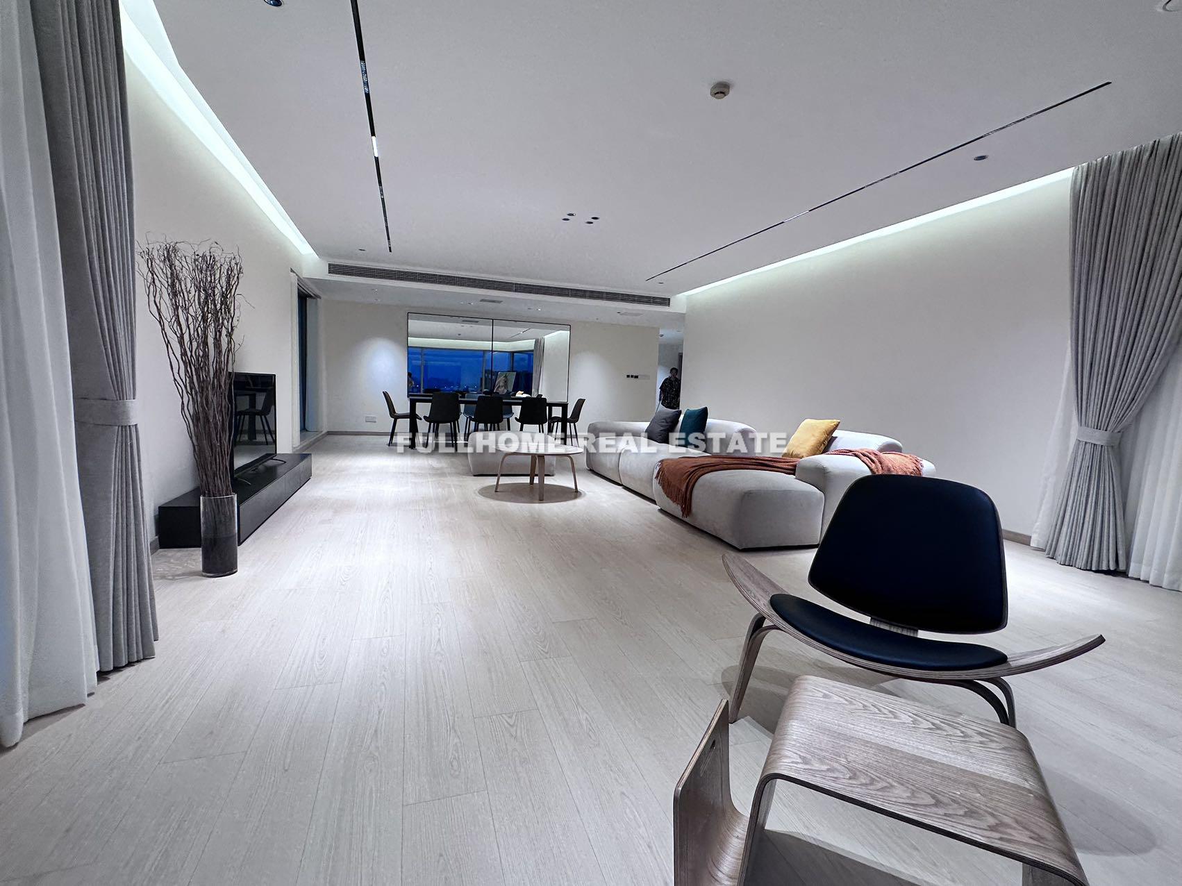 Similar property: Shimao Riviera Garden, 4 bedrooms, 303 sqm in Shanghai