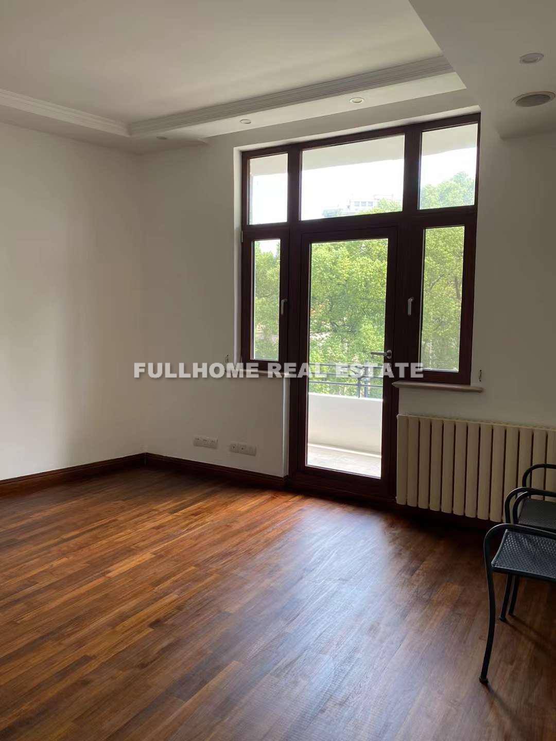 Same compound: Linken Apartment, 3 bedrooms in Shanghai