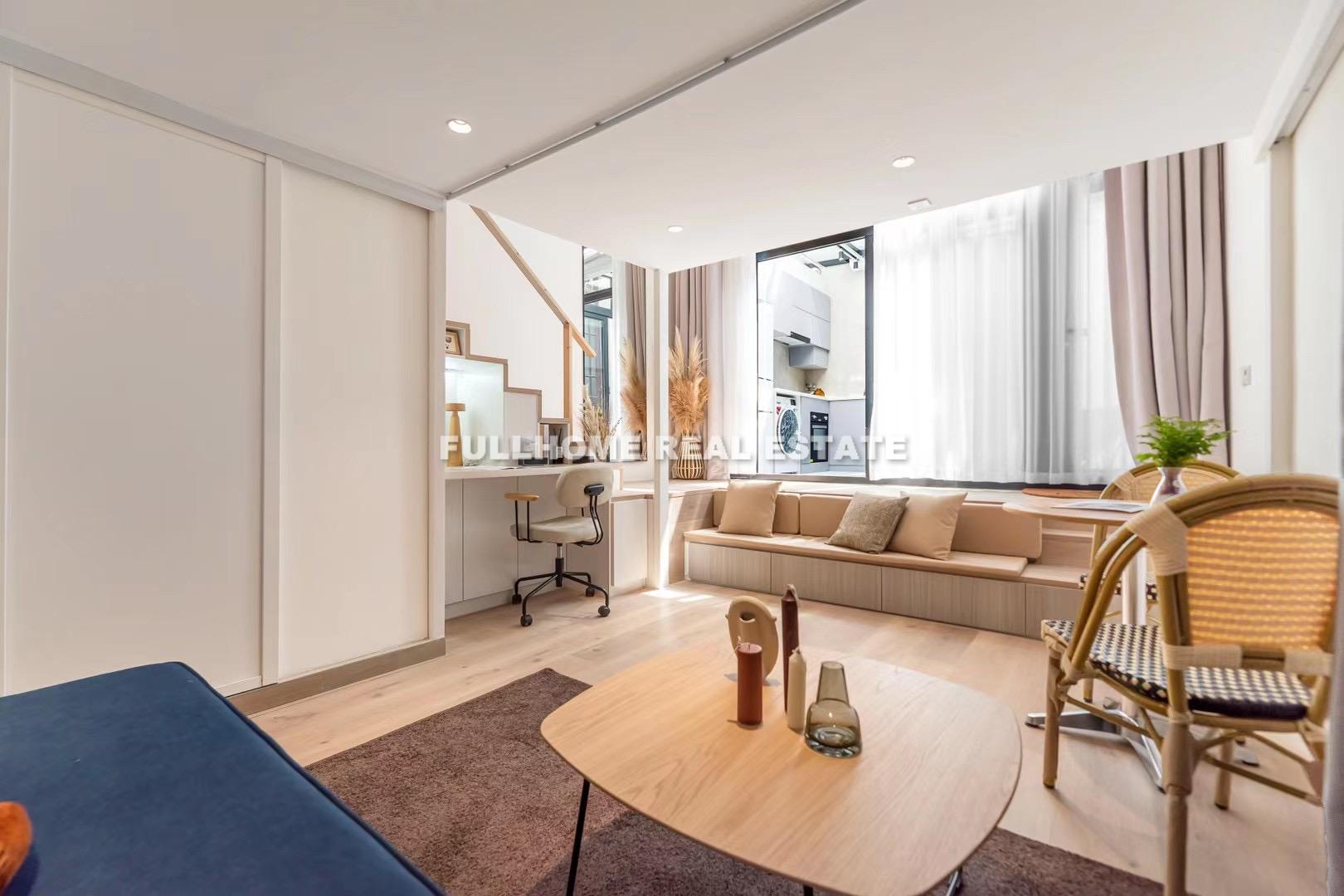 Same compound: Lane 500-1200 Middle Yanan Road Old House, 1 bedrooms in Shanghai