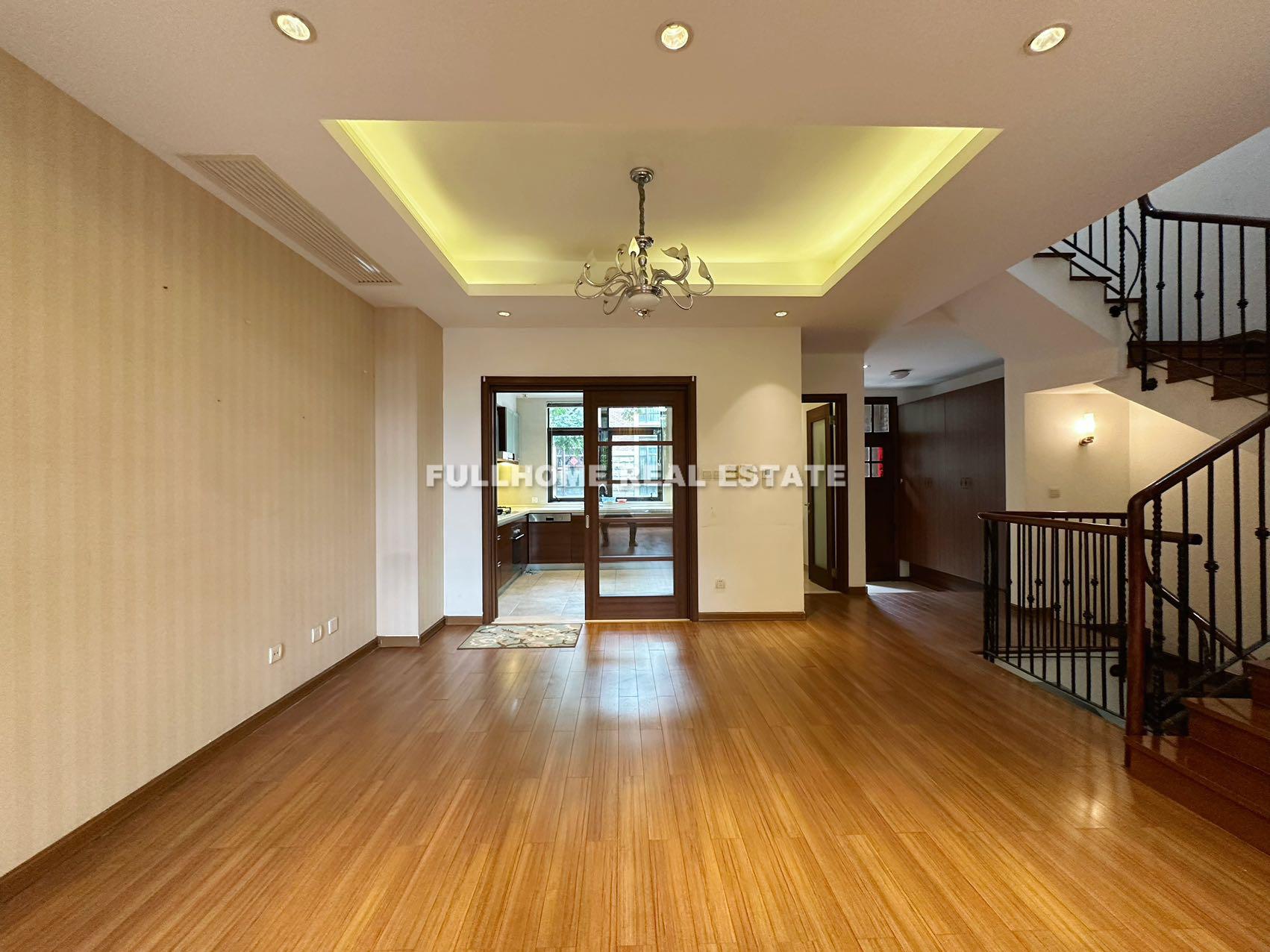 Similar property: Stratford, 5 bedrooms, 320 sqm in Shanghai