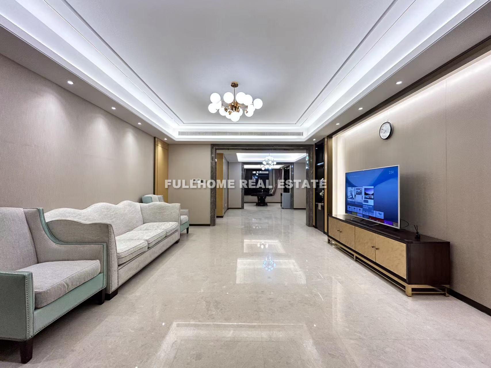 Same compound: Emerald Albany, 4 bedrooms in Shanghai