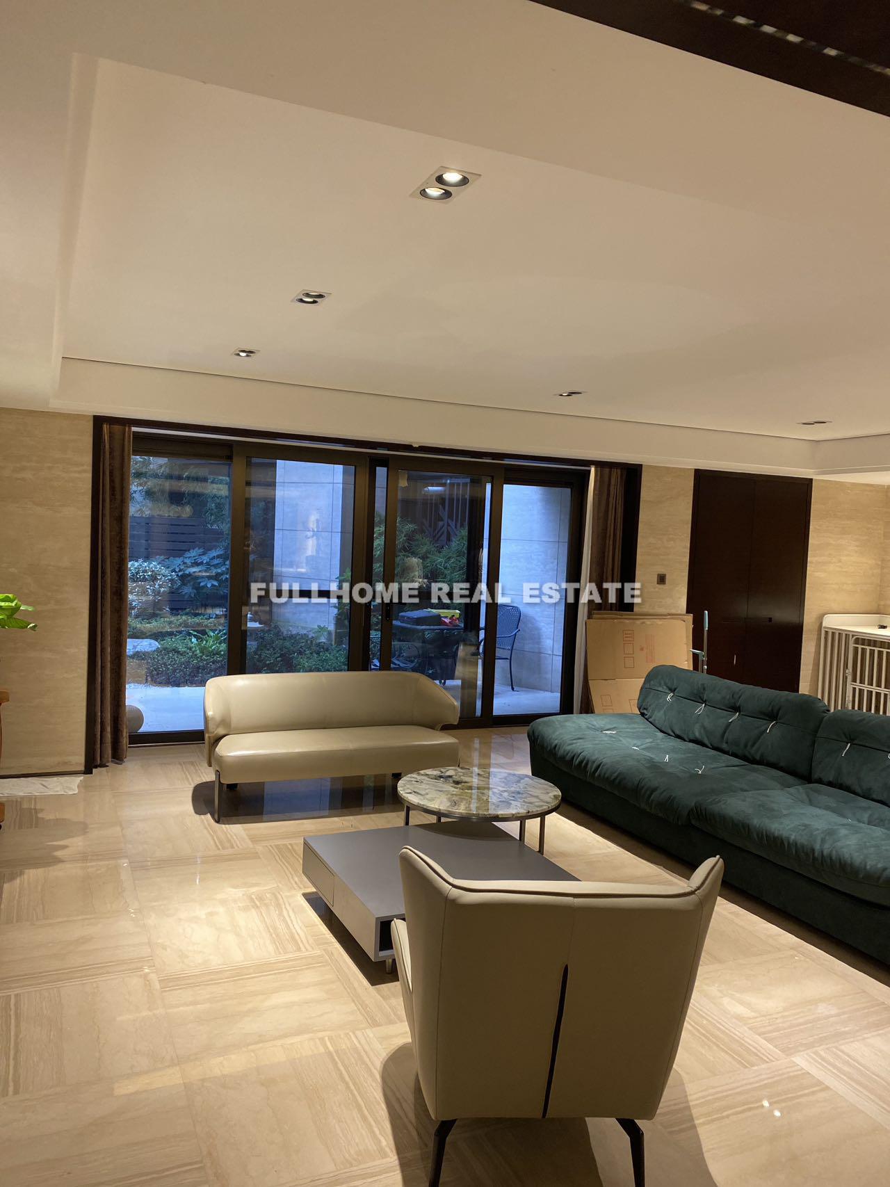 Similar property: Fu Di Yu Xi Jiao, 4 bedrooms, 338 sqm in Shanghai