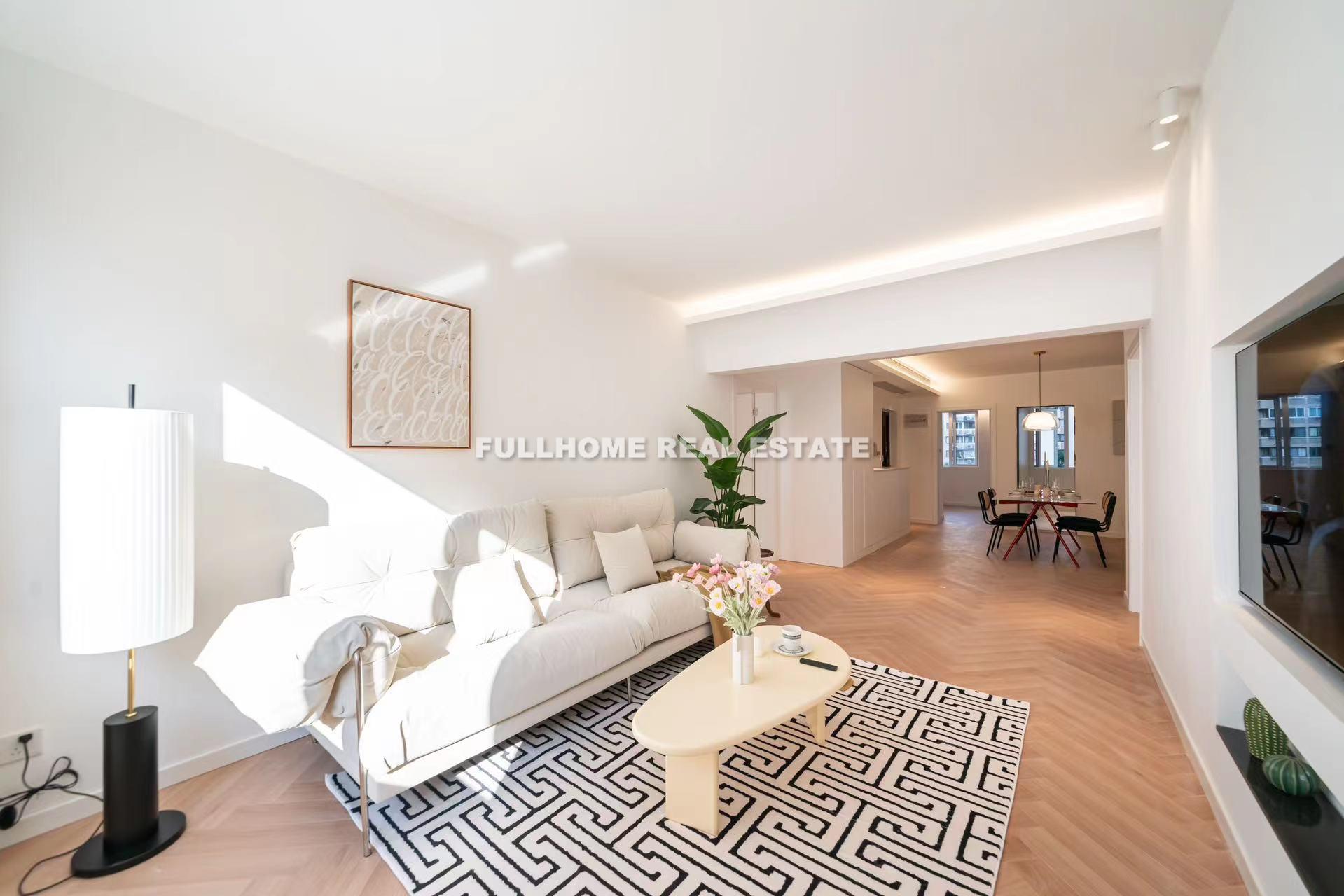 Same compound: Jiaxin City Garden, 3 bedrooms in Shanghai