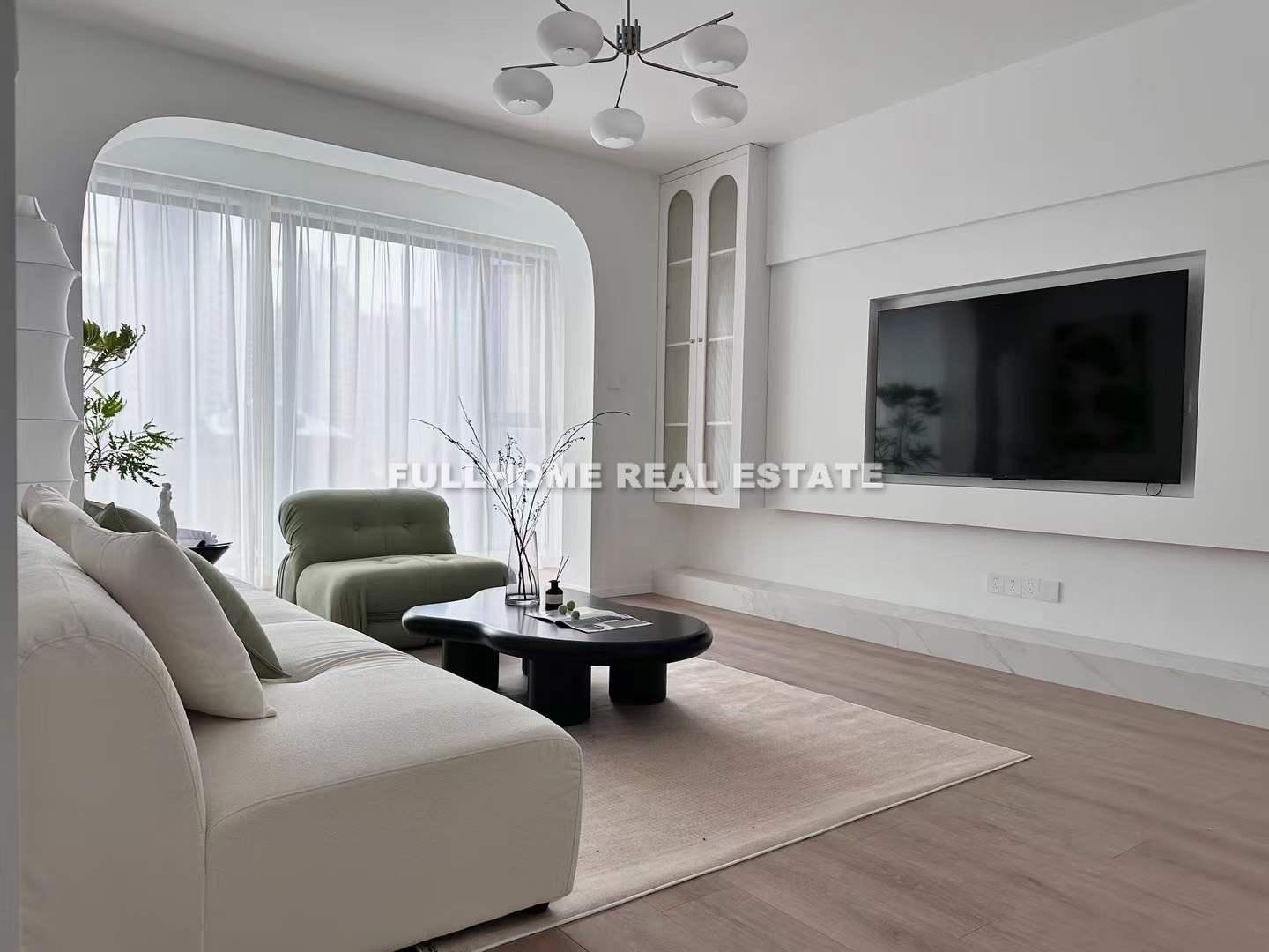 Same compound: Yi Liu Apartment, 3 bedrooms in Shanghai