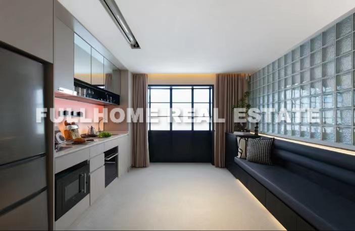 Same compound: Suisse Place Xujiahui, 2 bedrooms in Shanghai