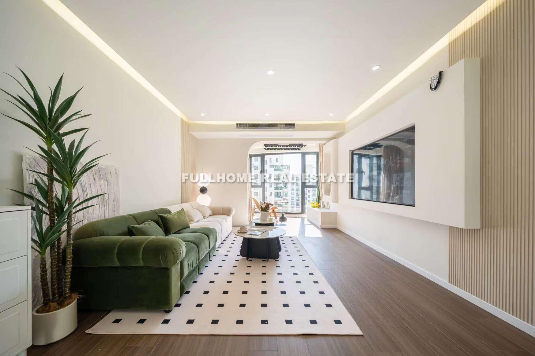 Same compound: Yujing Yuan, 2 bedrooms in Shanghai