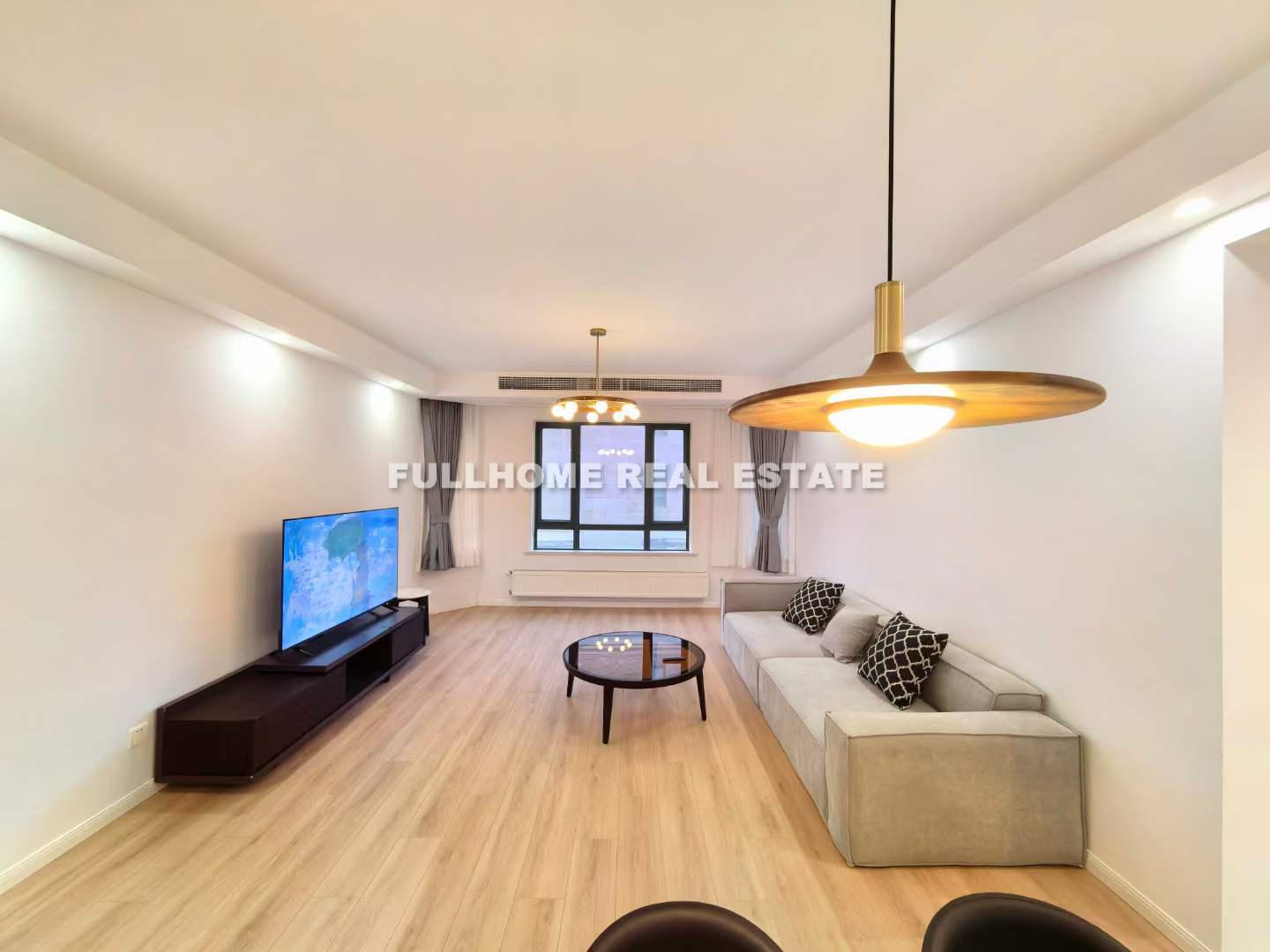 Contemporary Aqua Garden - 3 bedroom apartment in Shanghai, Century Park and Lianyang, Pudong