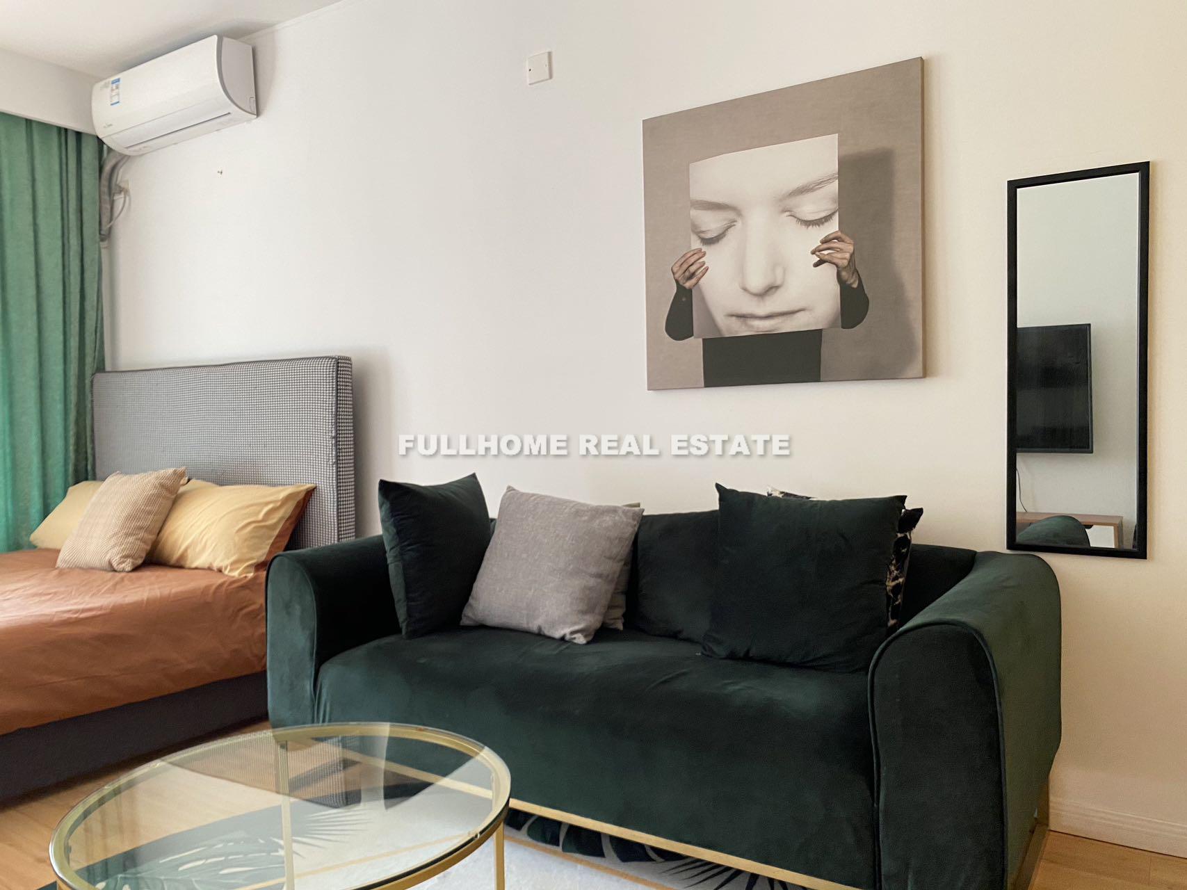 Same compound: Huaye Apartment, 2 bedrooms in Shanghai