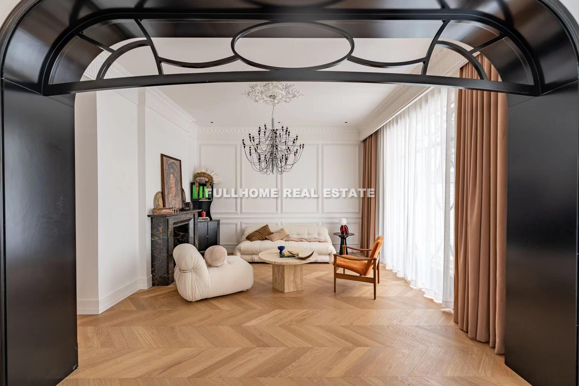 Same compound: Lane 100-2000 West Nan Jing Road Old House, 6 bedrooms in Shanghai
