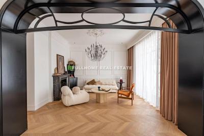 Same compound: Lane 100-2000 West Nan Jing Road Old House, 6 bedrooms in Shanghai