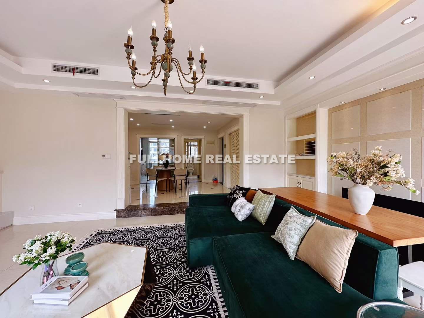 Same compound: Jing An Garden View, 3 bedrooms in Shanghai