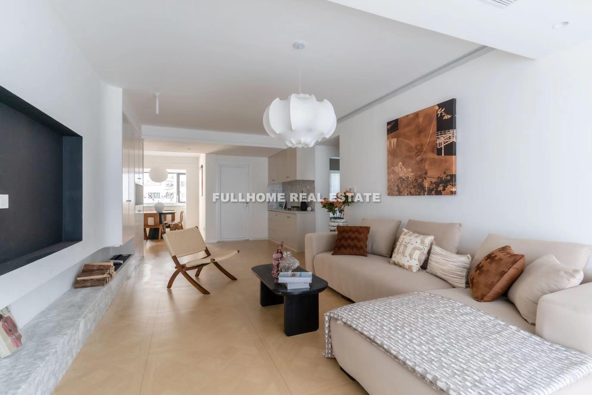 Same compound: Changshou Garden, 3 bedrooms in Shanghai