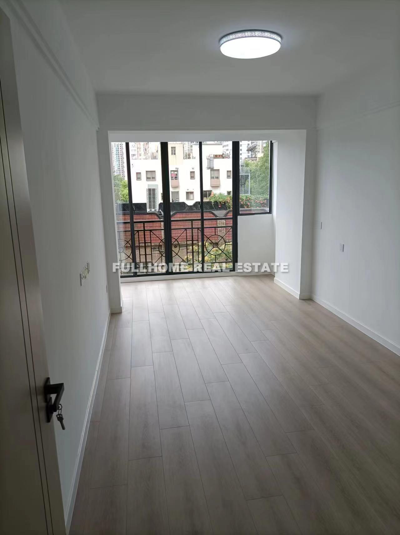 Same compound: Xuhui Yiping Garden, 3 bedrooms in Shanghai