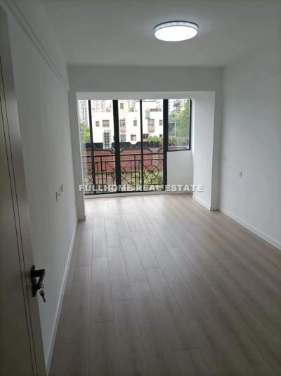 Same compound: Xuhui Yiping Garden, 3 bedrooms in Shanghai