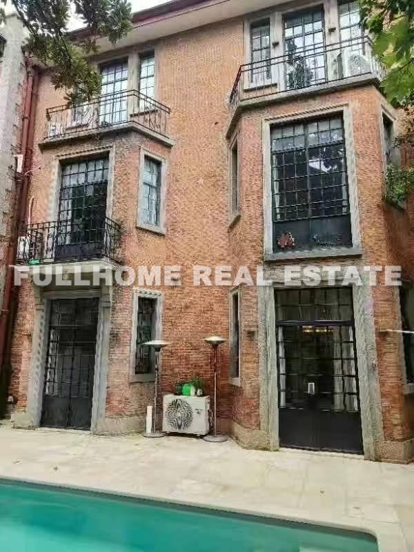 Similar property: Lane 1-3000 West Yan An Road Old House, 6 bedrooms, 306 sqm in Shanghai