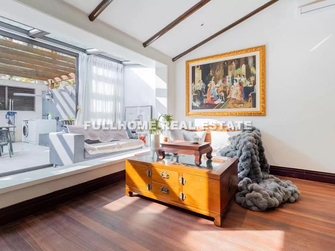 Same compound: Lane1-500 Changshu Road Old House, 4 bedrooms in Shanghai