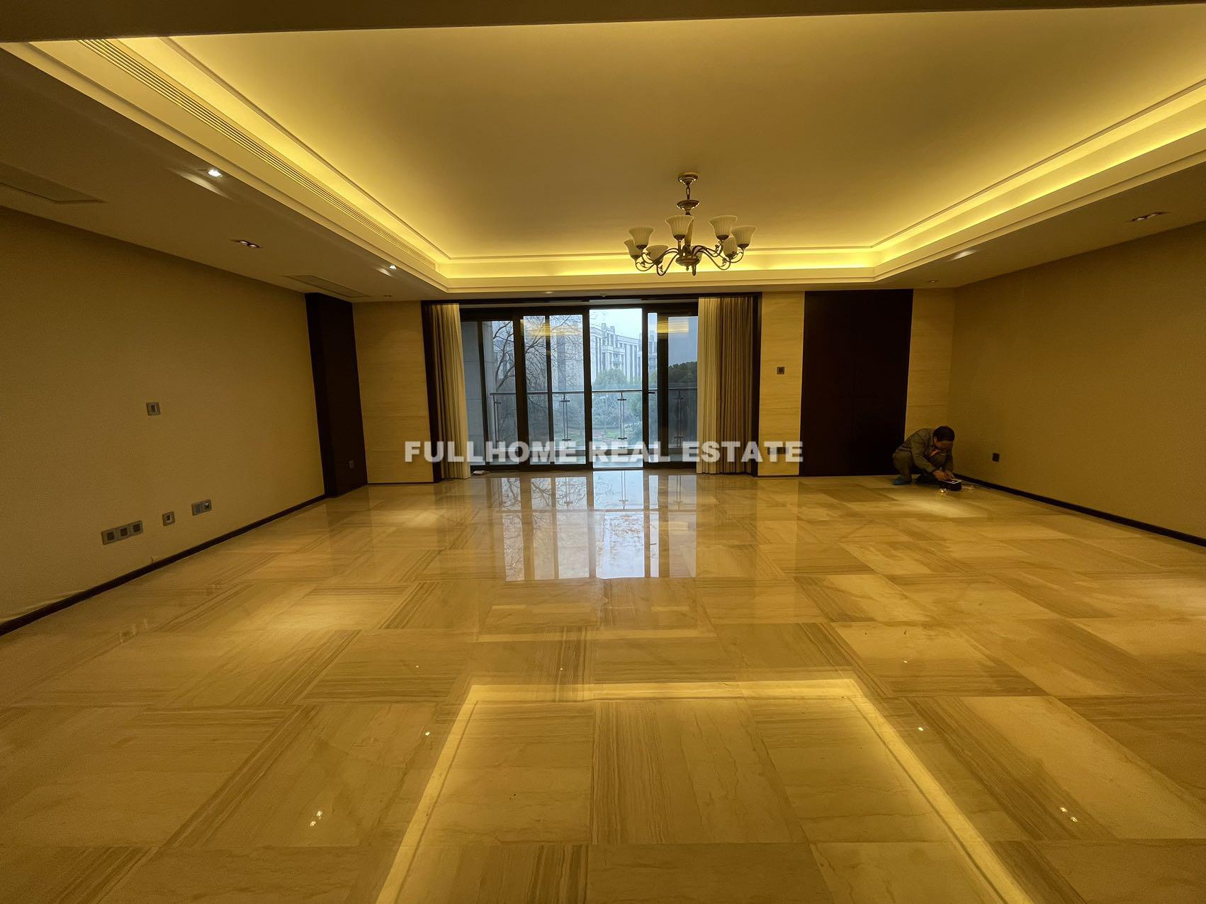 Same compound: Fu Di Yu Xi Jiao, 4 bedrooms in Shanghai