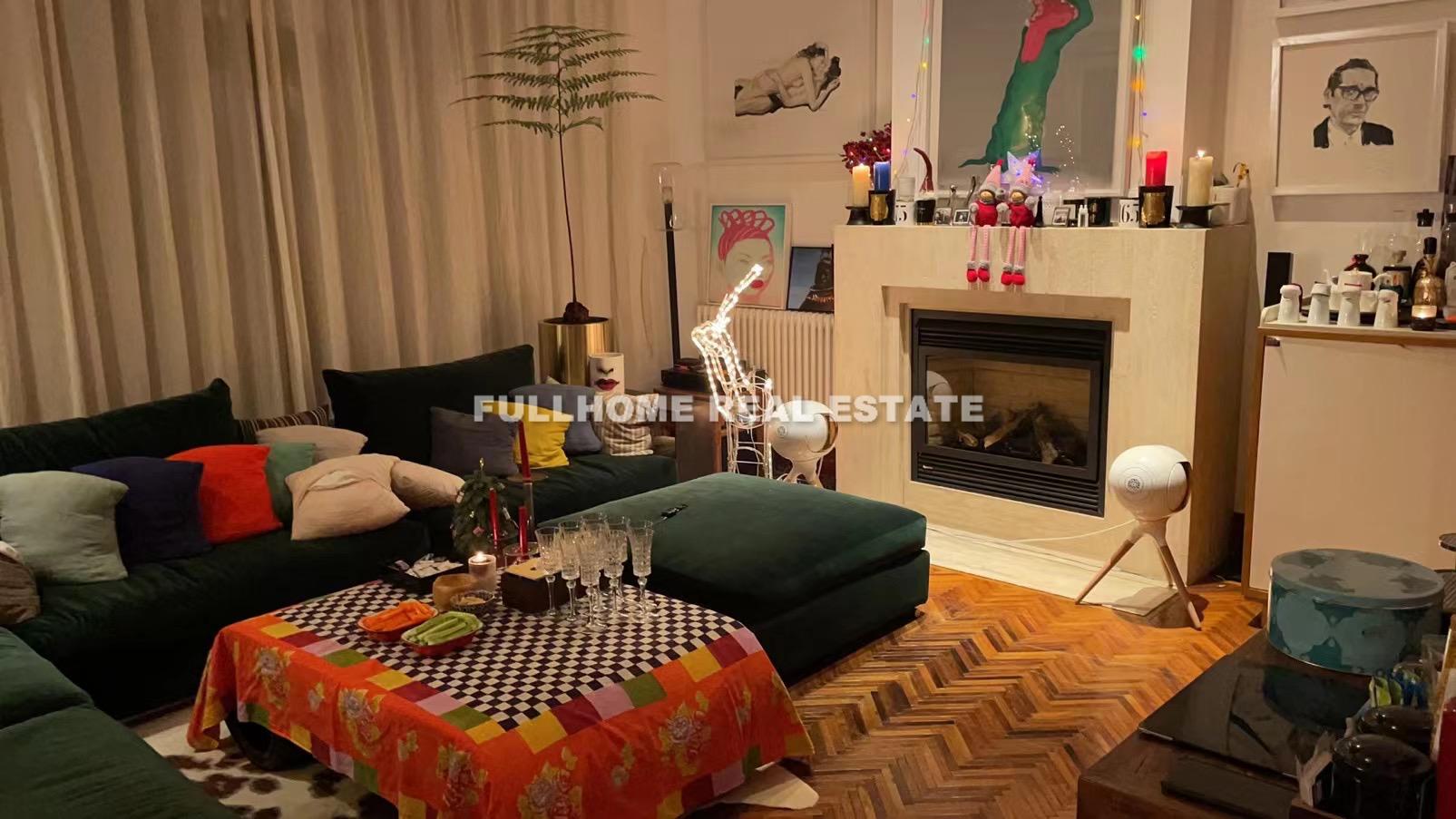 Same compound: No.1000-1600 West Beijing Road Old House, 4 bedrooms in Shanghai