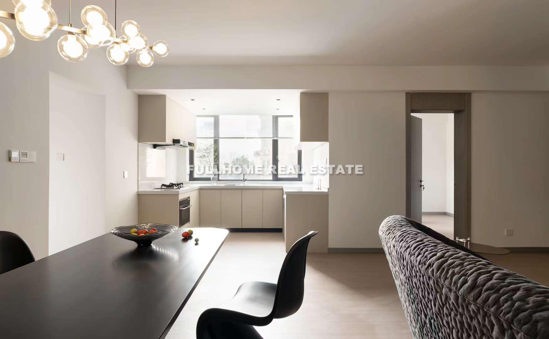 Same compound: Haifu Apartment, 4 bedrooms in Shanghai