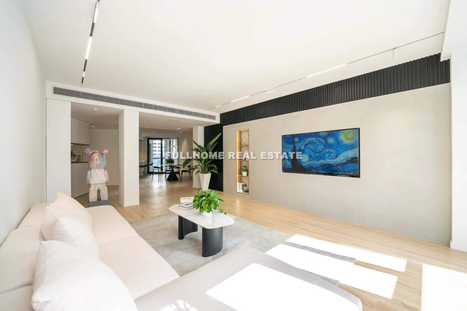 Same compound: King Plaza, 4 bedrooms in Shanghai