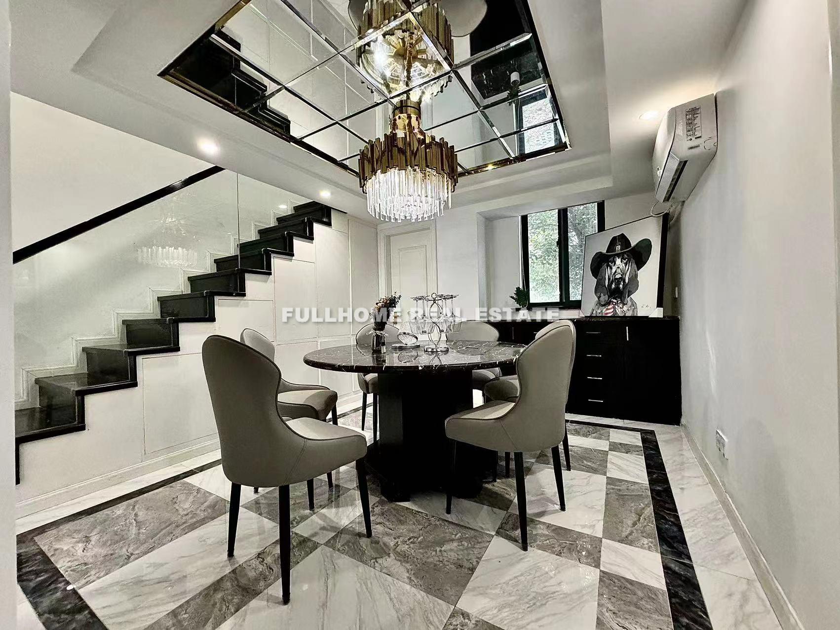 Same compound: Waterfront Court, 4 bedrooms in Shanghai
