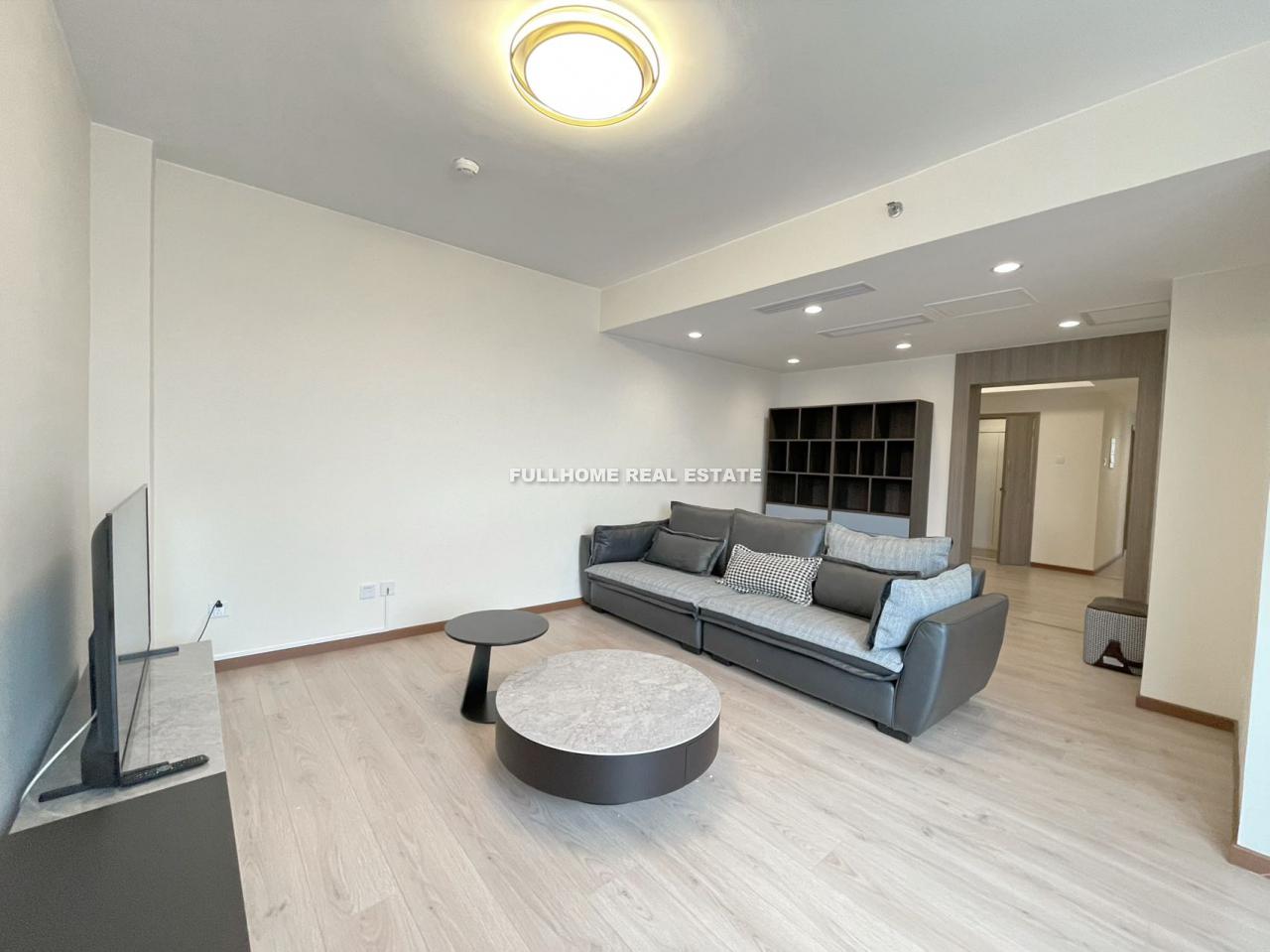 Similar property: East Lake Apartment, 3 bedrooms, 323 sqm in Beijing