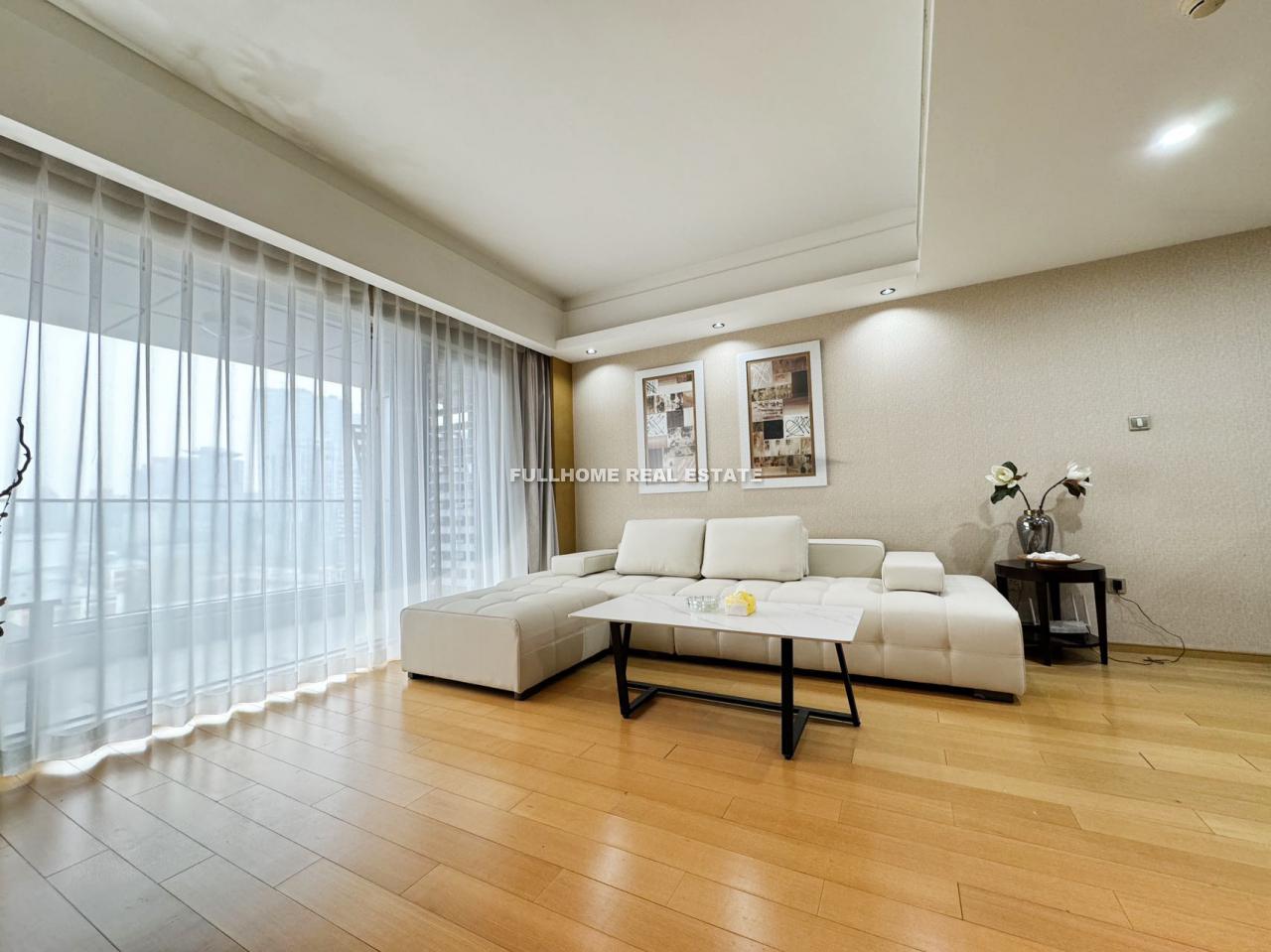 Same compound: Shimao Int'l Center, 1 bedrooms in Beijing