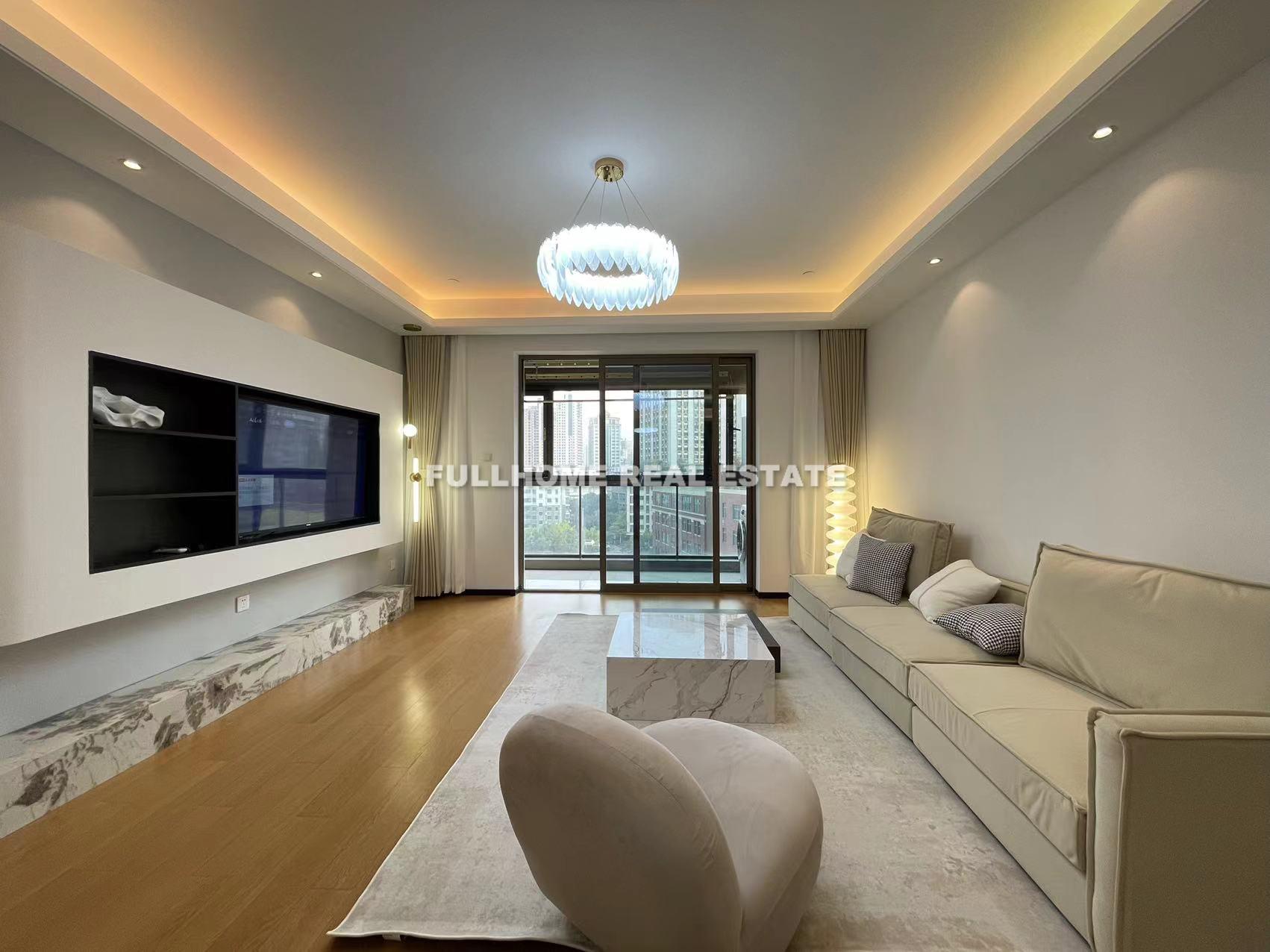 Same compound: Xiang Yi Tian Di, 3 bedrooms in Shanghai