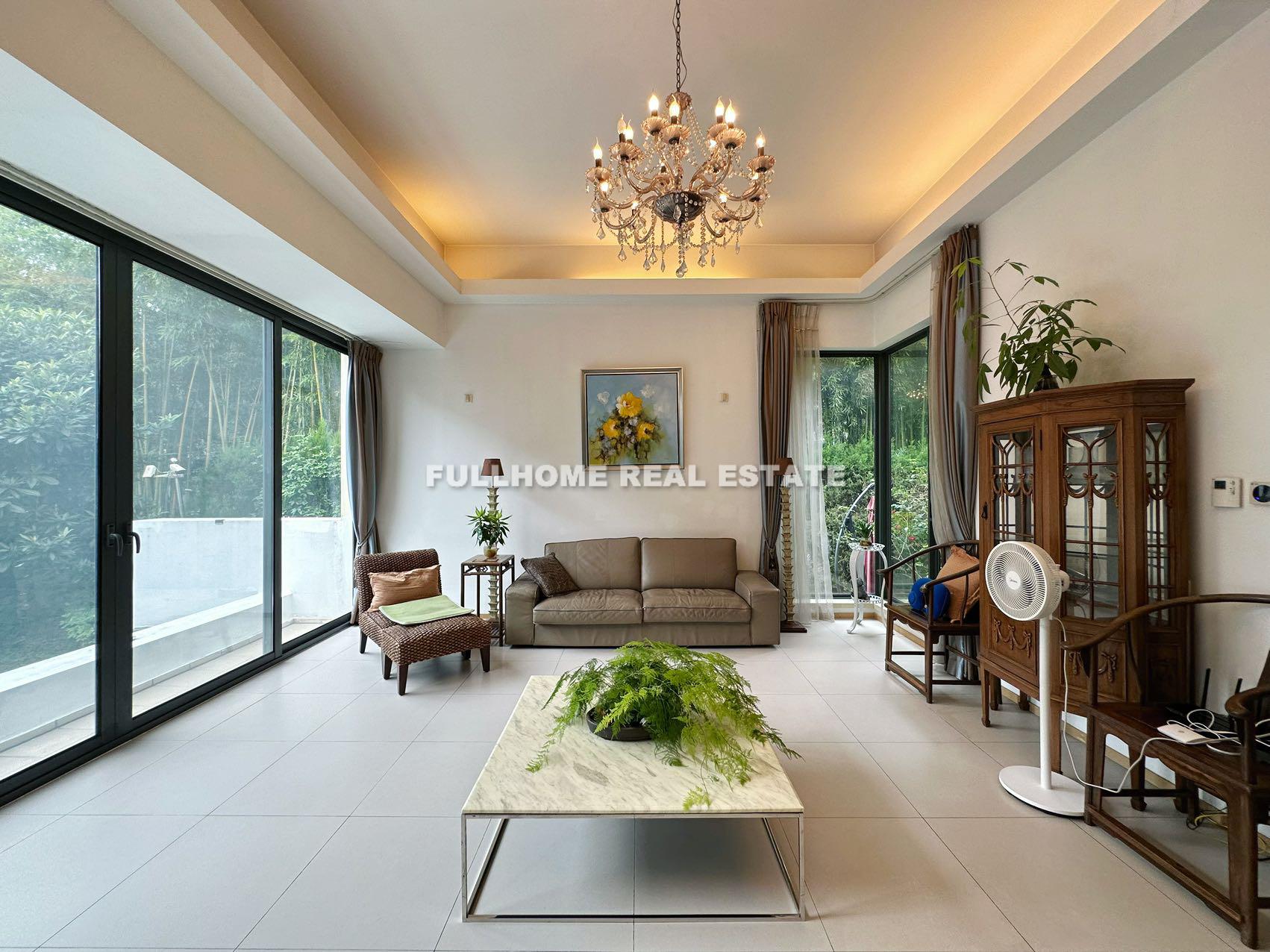 Same compound: Westwood Green, 4 bedrooms in Shanghai