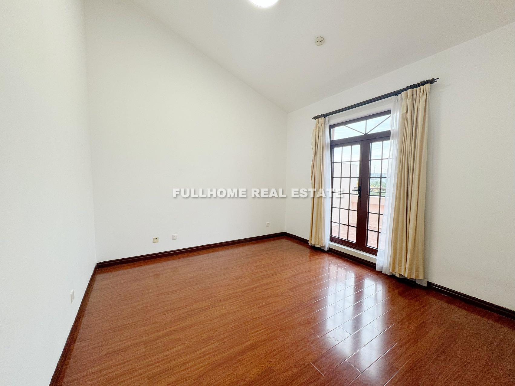 Similar property: Shanghai Racquet Club, 4 bedrooms, 280 sqm in Shanghai