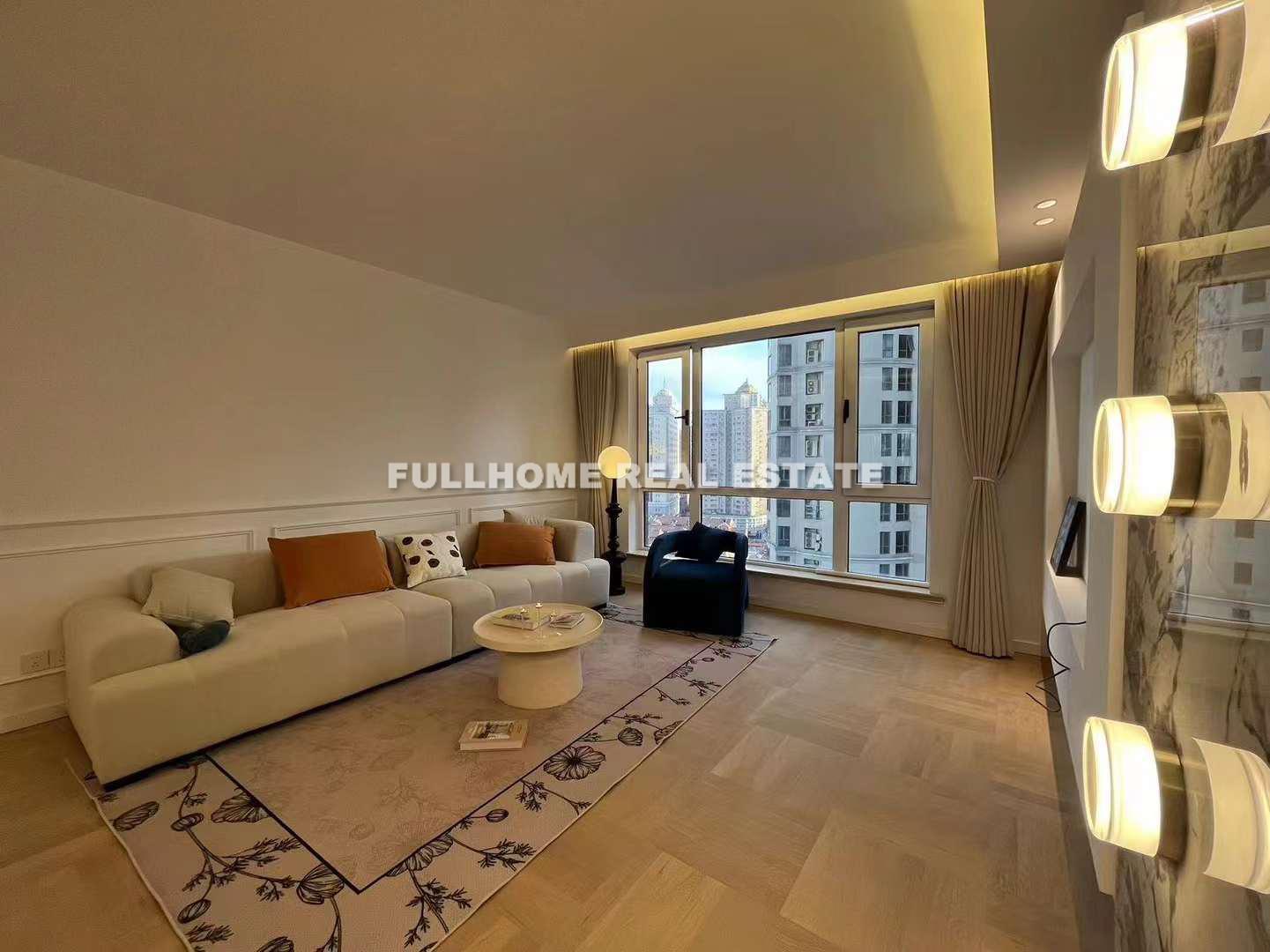 East Huaihai Apartment - 3 bedroom apartment in Shanghai, People Square, Downtown