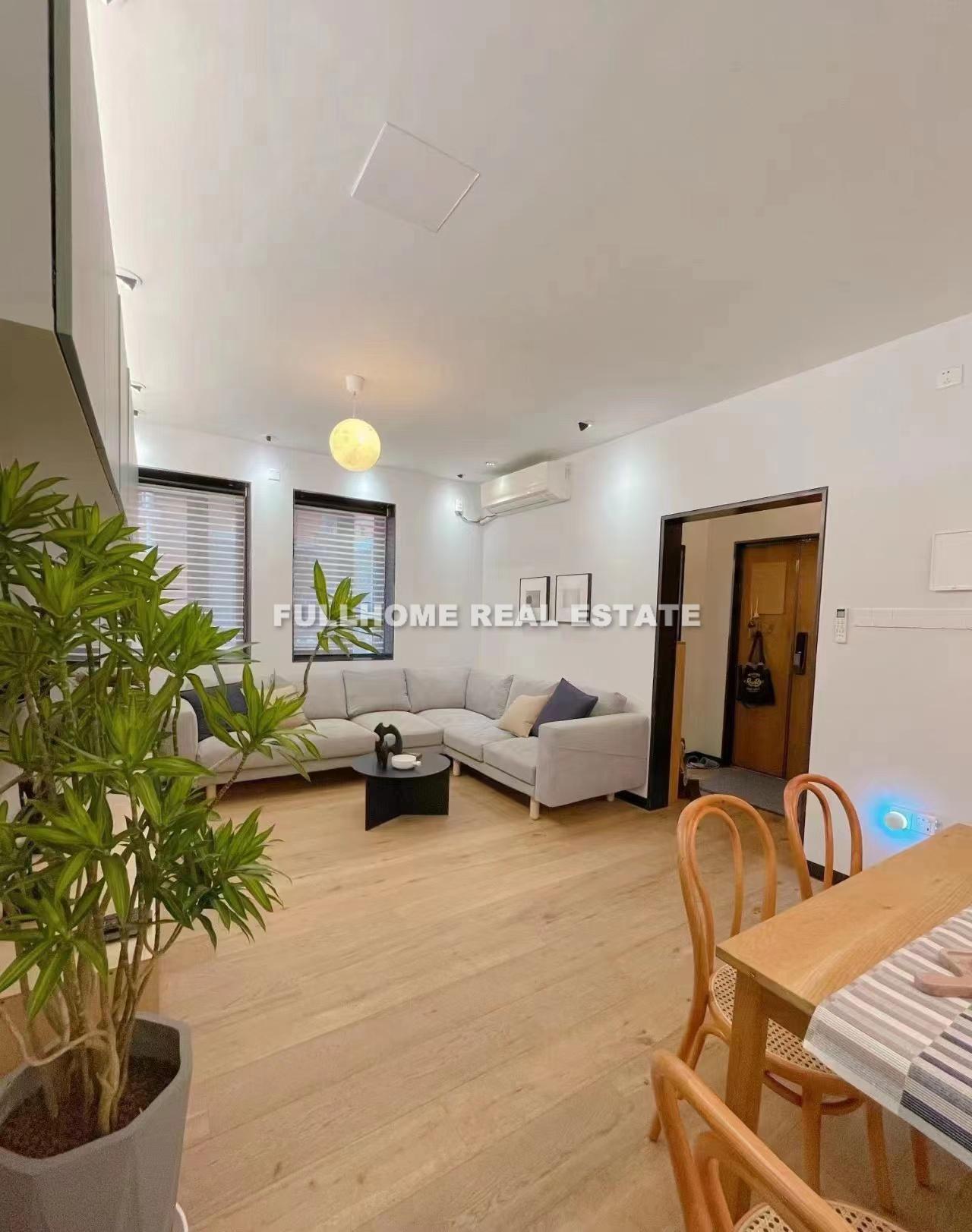 Same compound: Lane 1-400 Julu Road Old House	, 2 bedrooms in Shanghai