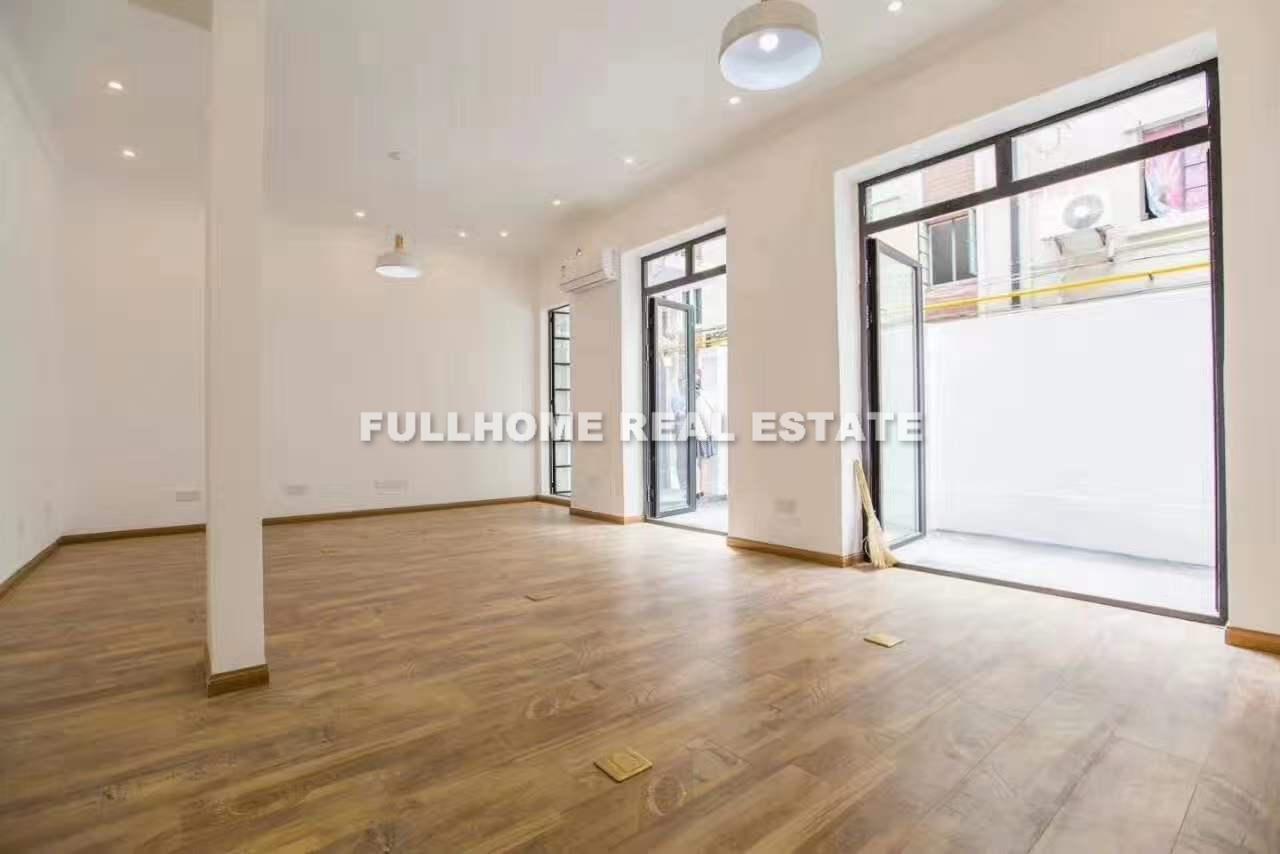 Same compound: Lane1-500 Changshu Road Old House, 1 bedrooms in Shanghai