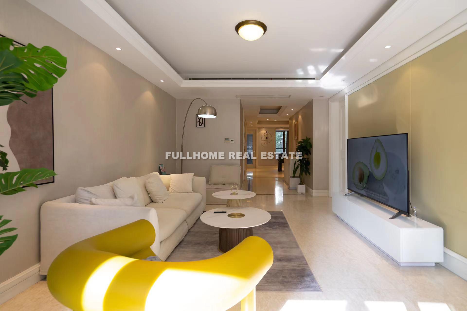 Same compound: The Palace, 2 bedrooms in Shanghai