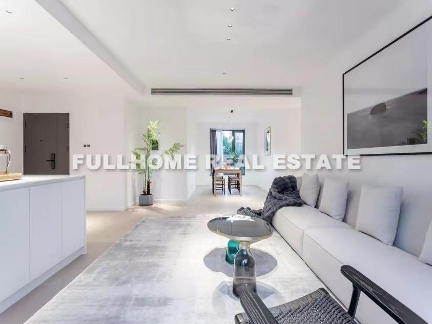 Same compound: International City, 3 bedrooms in Shanghai
