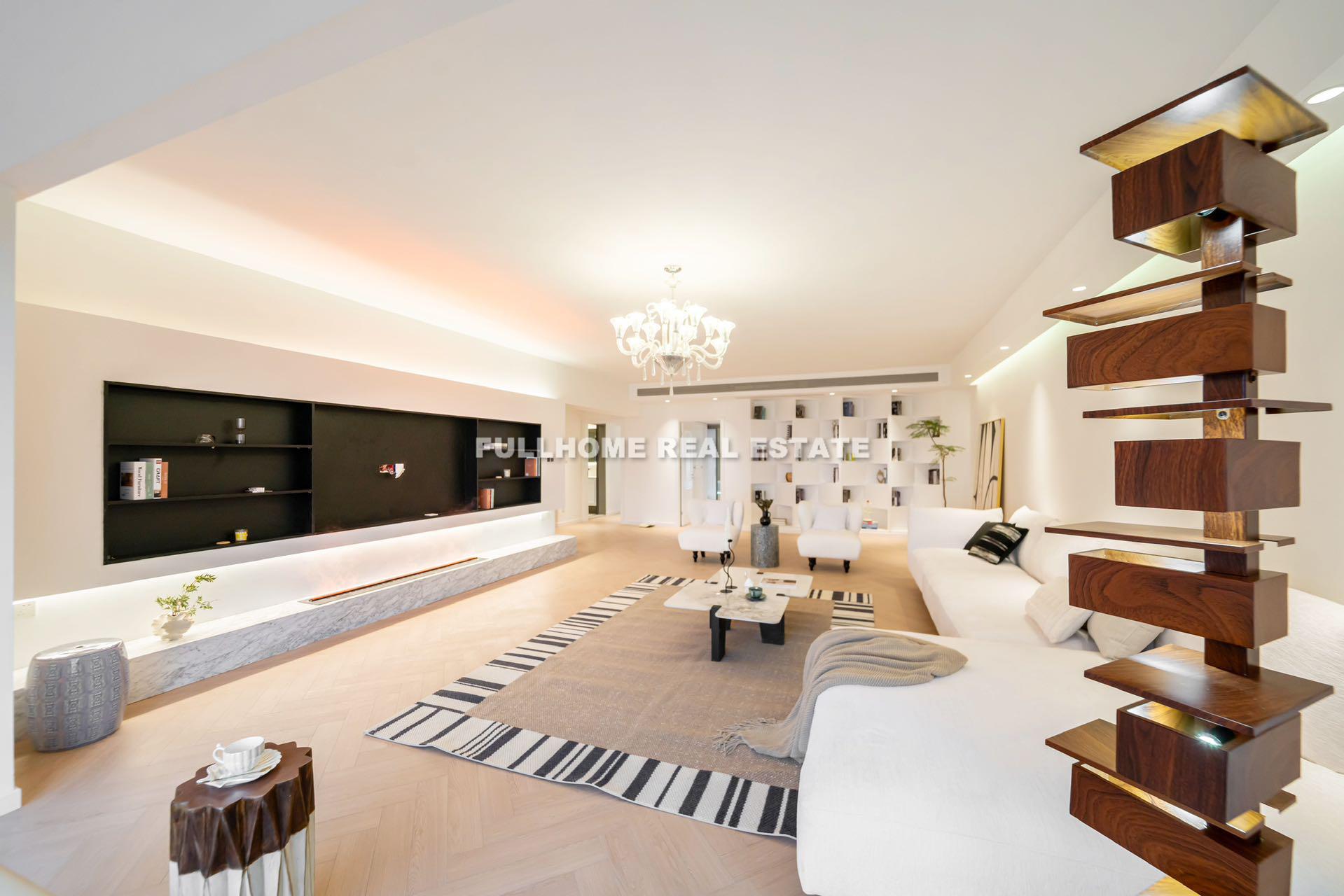 Similar property: Shimao Riviera Garden, 4 bedrooms, 350 sqm in Shanghai