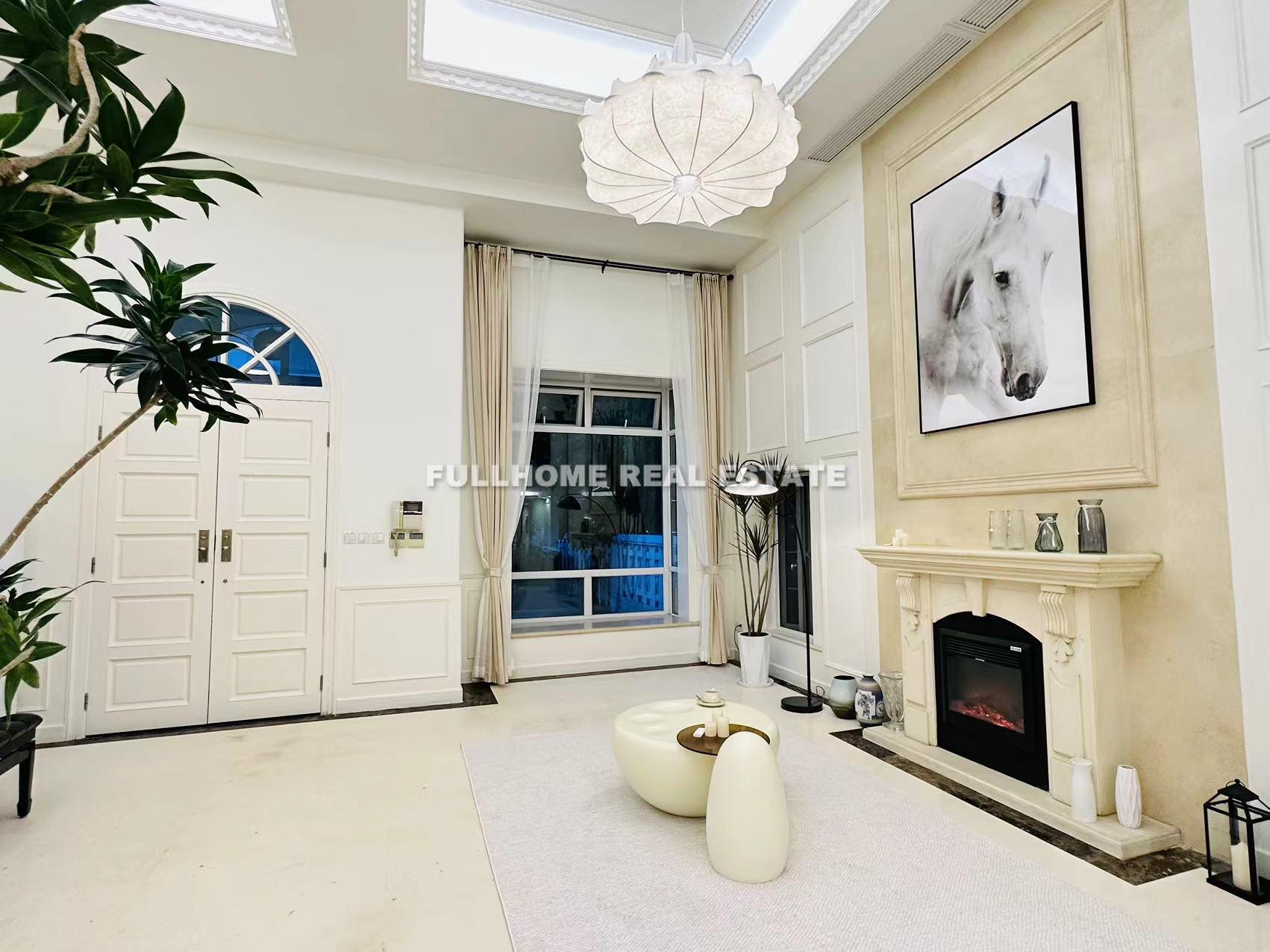 Same compound: Odin Palace Villas, 4 bedrooms in Shanghai